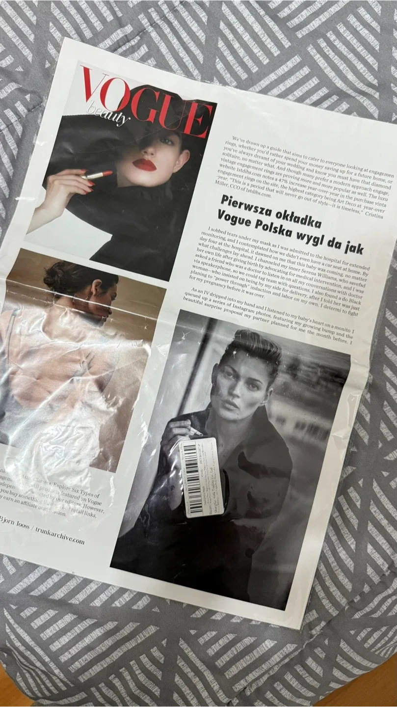 Perfect newspaper background for stunning and artistic photos. image indicator(3)