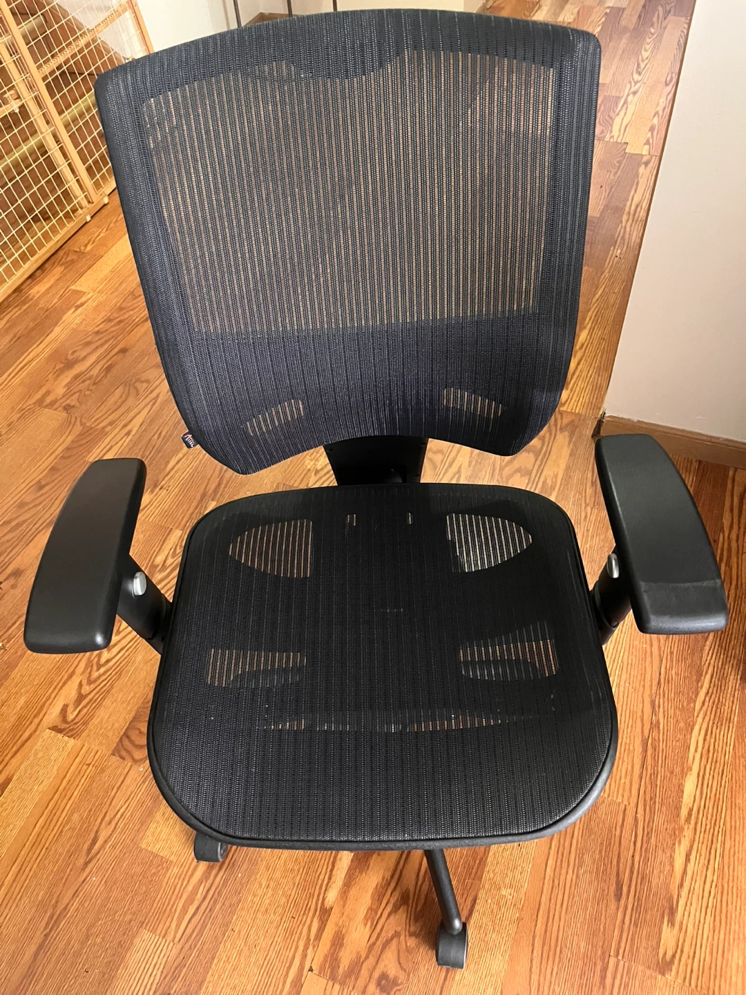 White Desk & Black Office Chair - photo 4