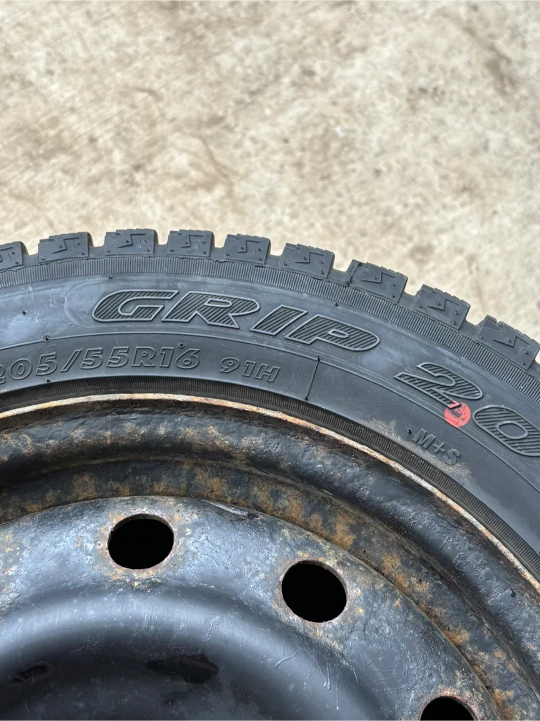 Grip 205/55R16 91H Winter Tires - Set of 4 image indicator(4)