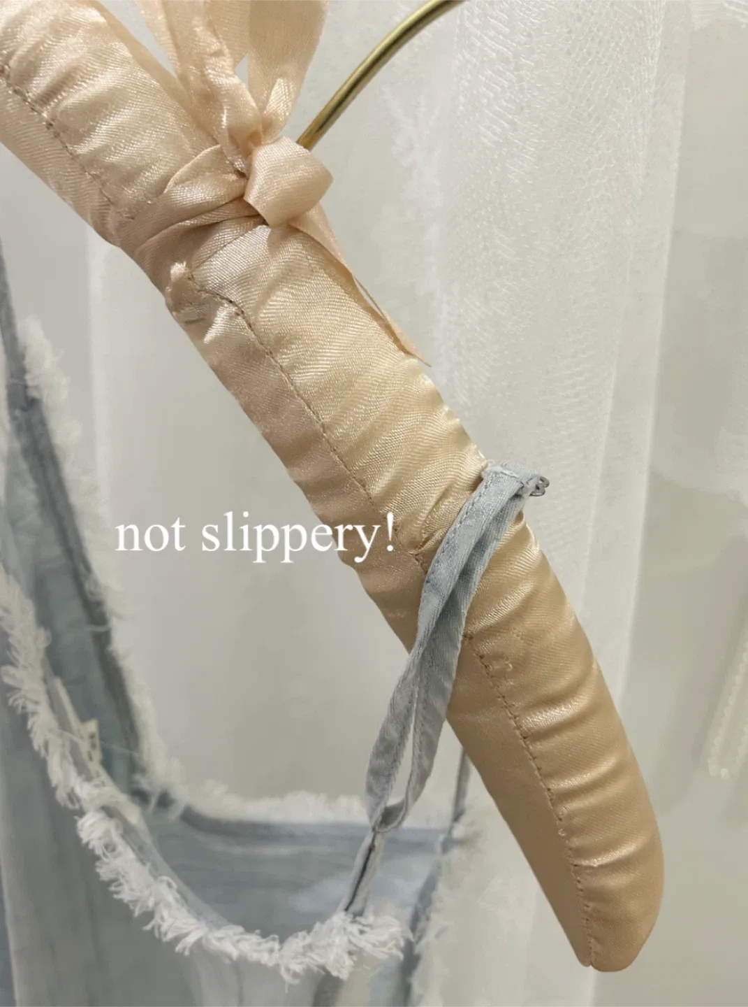 26 Elegant Silk Hangers image indicator(2)