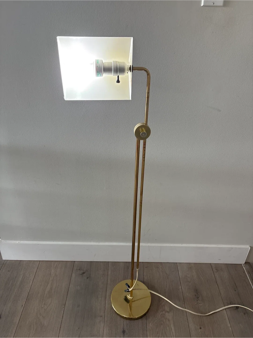 Vintage Solid Brass Adjustable Floor Lamp image indicator(4)