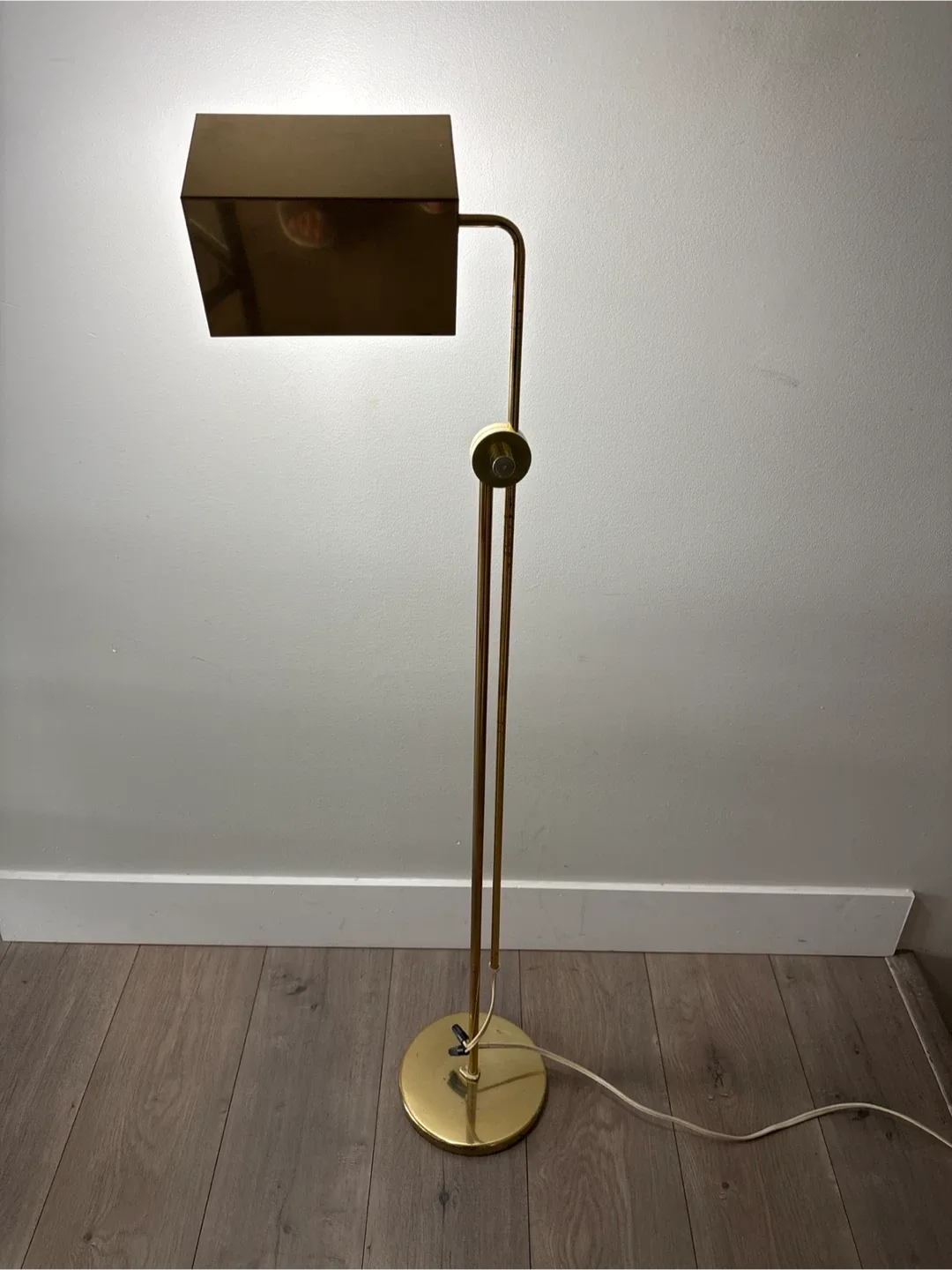 Vintage Solid Brass Adjustable Floor Lamp image indicator(5)
