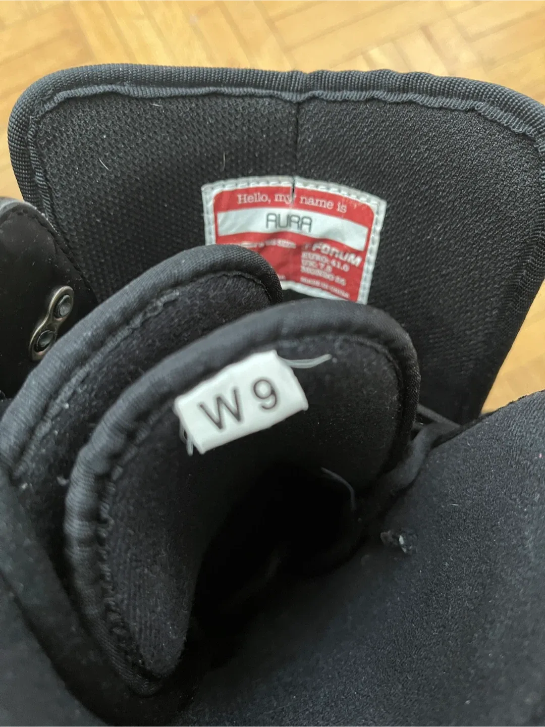 Women's Snowboard Boots - Size 9 image indicator(2)