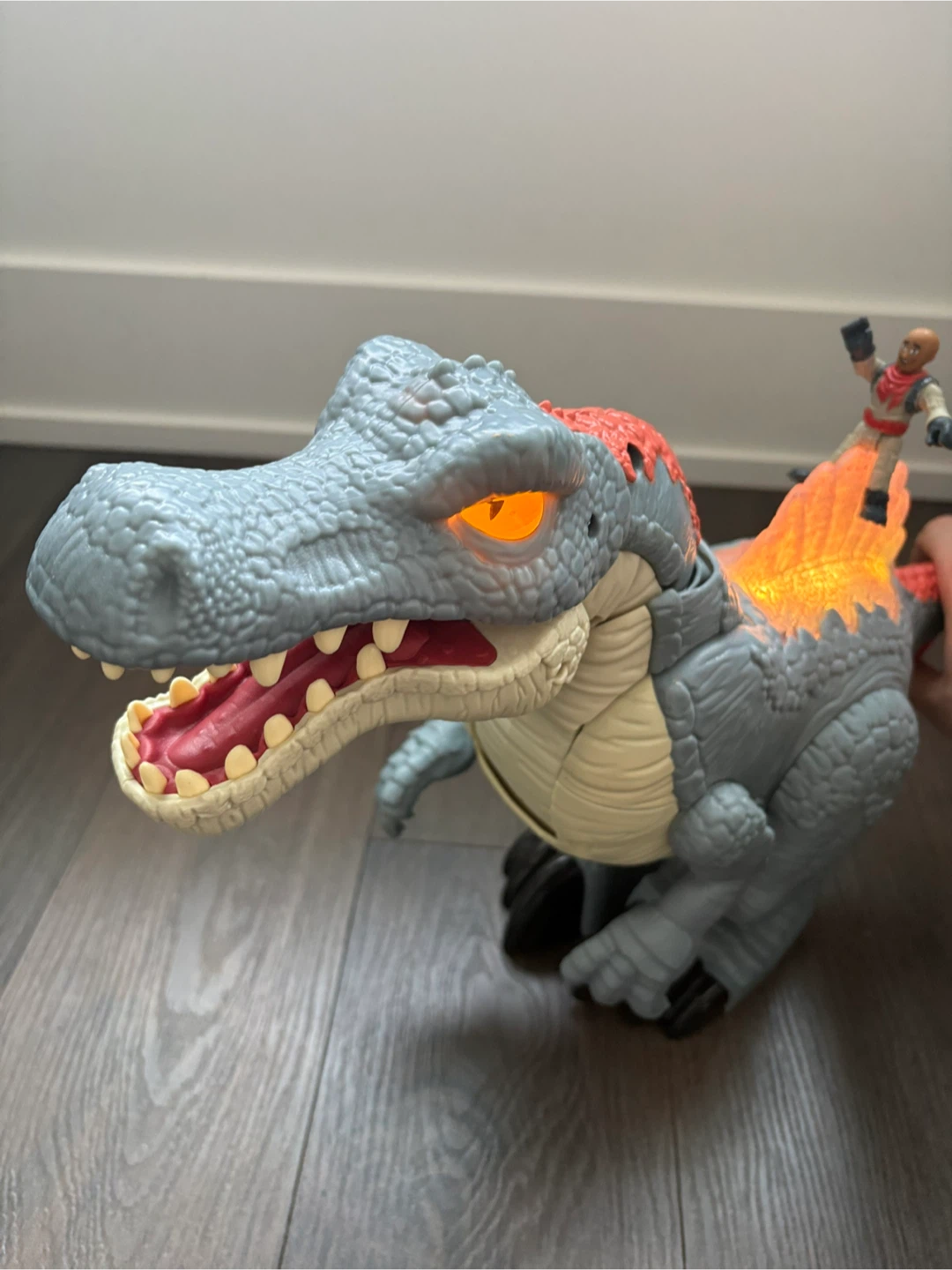 Mattel  Roaring Flashing dinasaur HML41 - photo 3