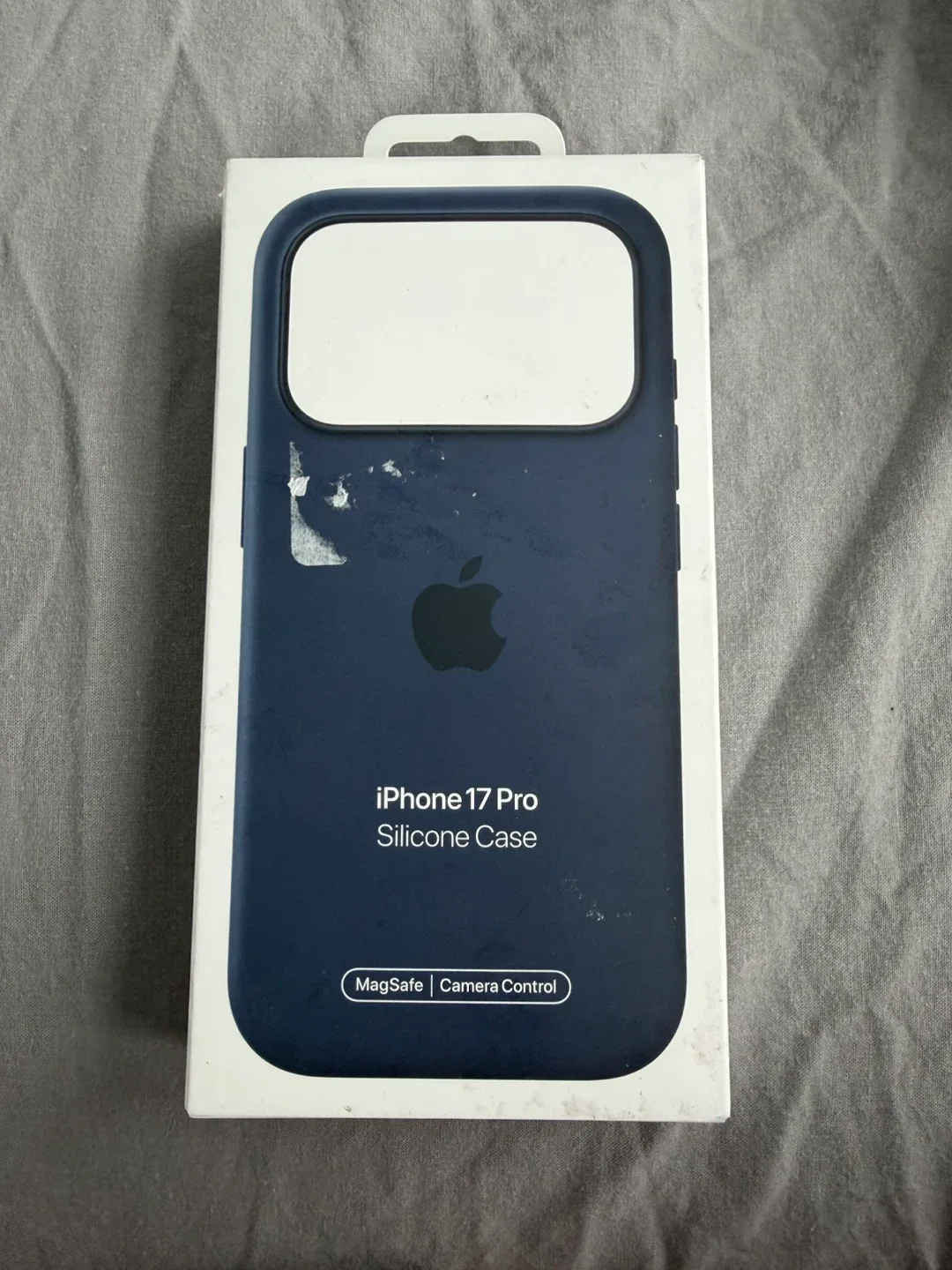 Apple iPhone 17 Pro Silicone Case with MagSafe – Midnight thumbnail