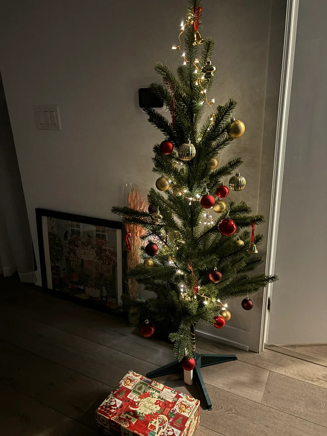 Christmas Tree with Lights & Ornaments image indicator(3)