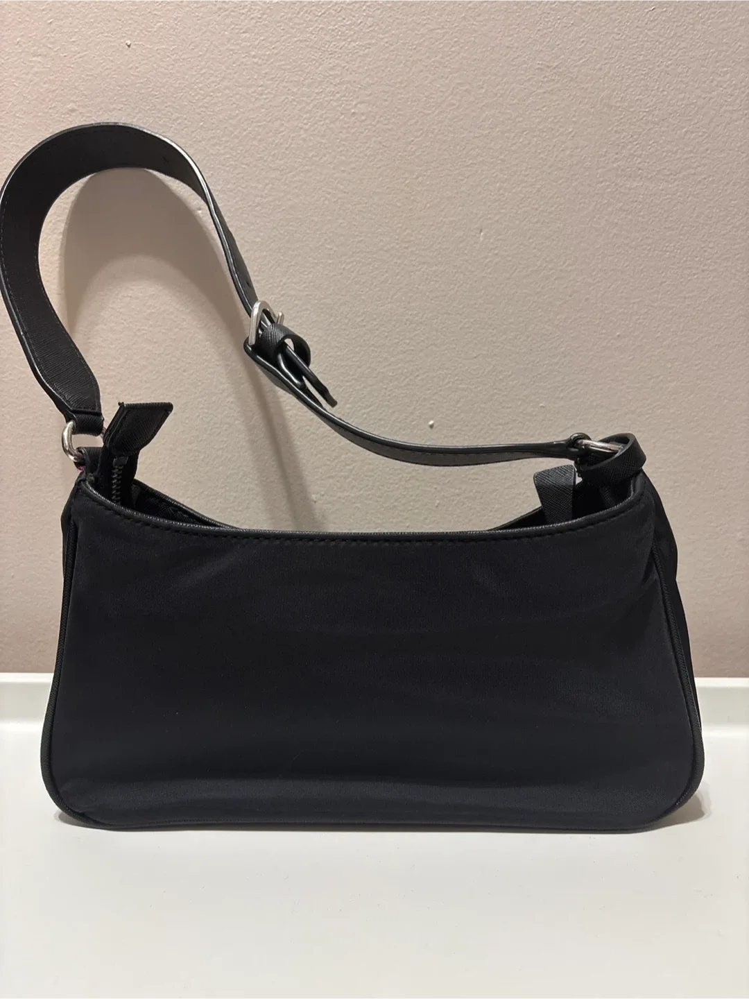 Guess Black Shoulder Bag image indicator(2)