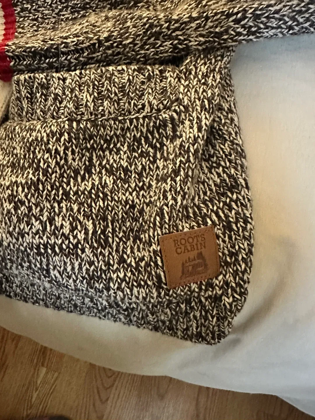 Roots Cabin Cardigan - Size M/M image indicator(3)