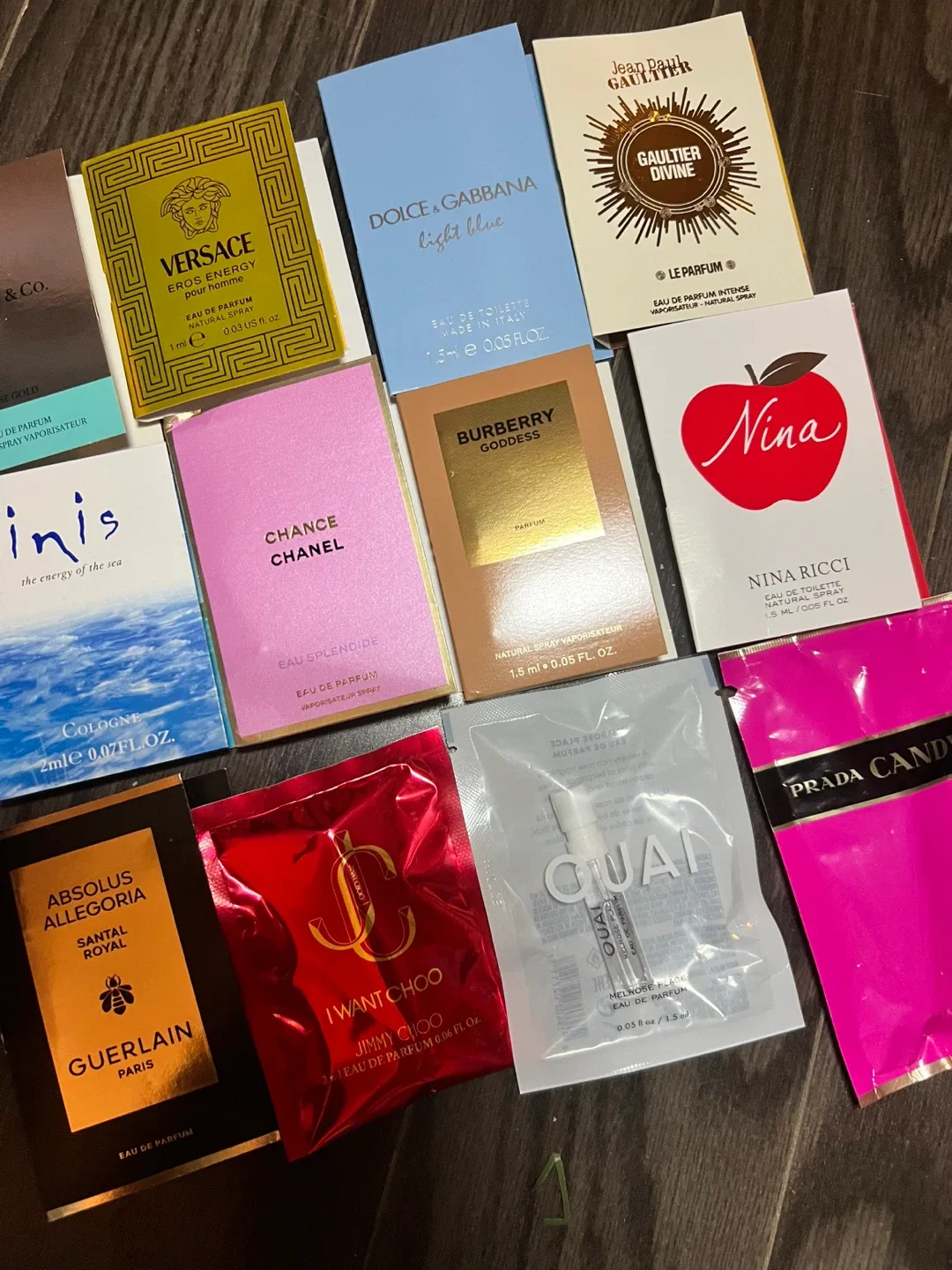 Variety of luxury Perfume Sample Vials image indicator(2)