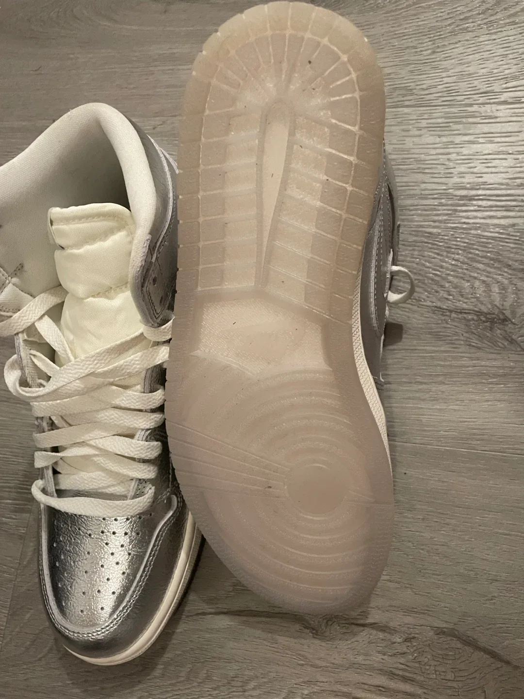 Nike Air Jordan 1 High Zoom CMFT 2, Size 9.5 image indicator(2)