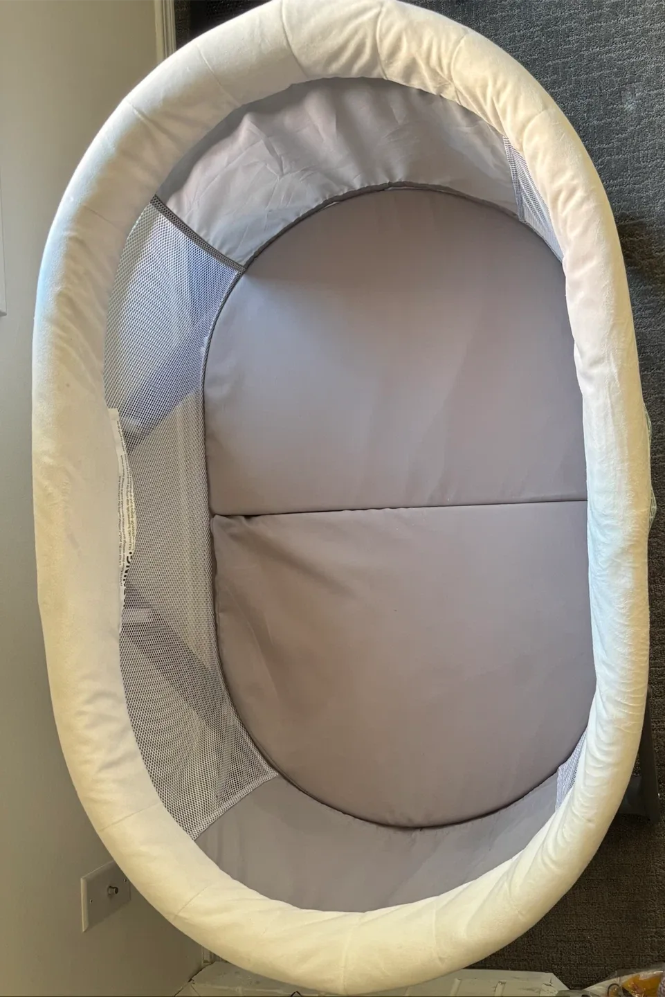 Ingenuity Foldaway Rocking Wood Bassinet image indicator(2)