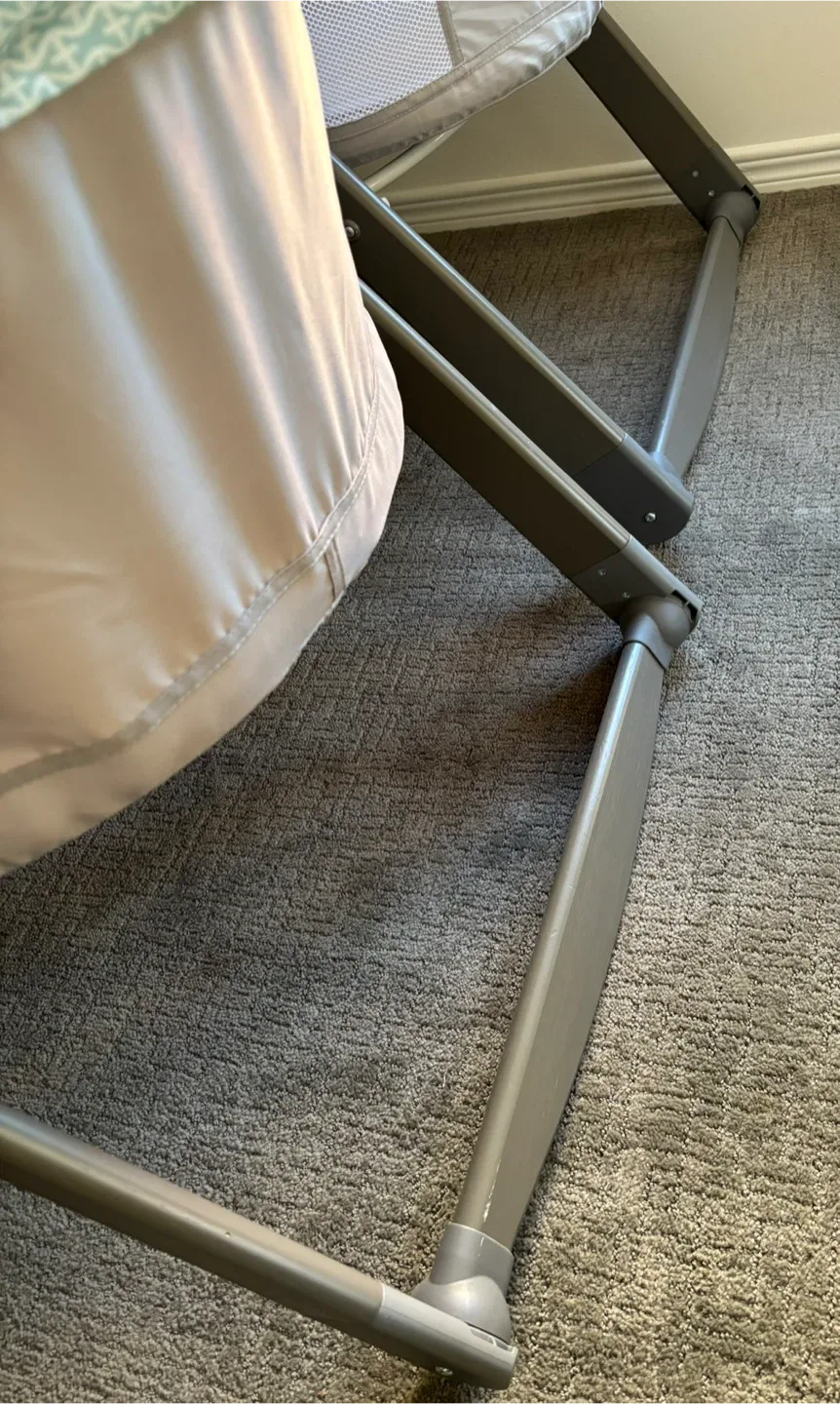 Ingenuity Foldaway Rocking Wood Bassinet image indicator(6)