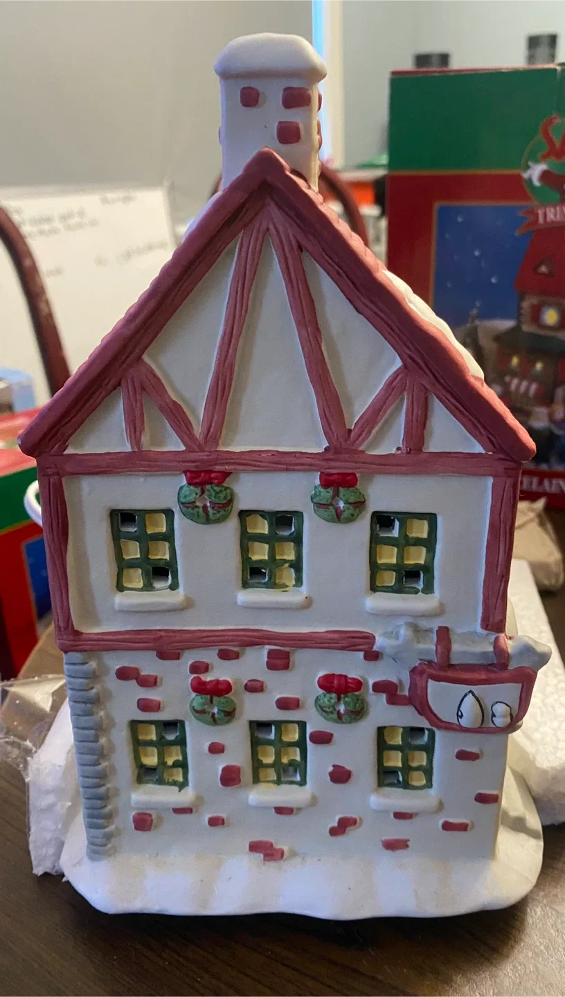 Santa's Trim Shoppe Porcelain Restaurant Set - 8 pc image indicator(2)