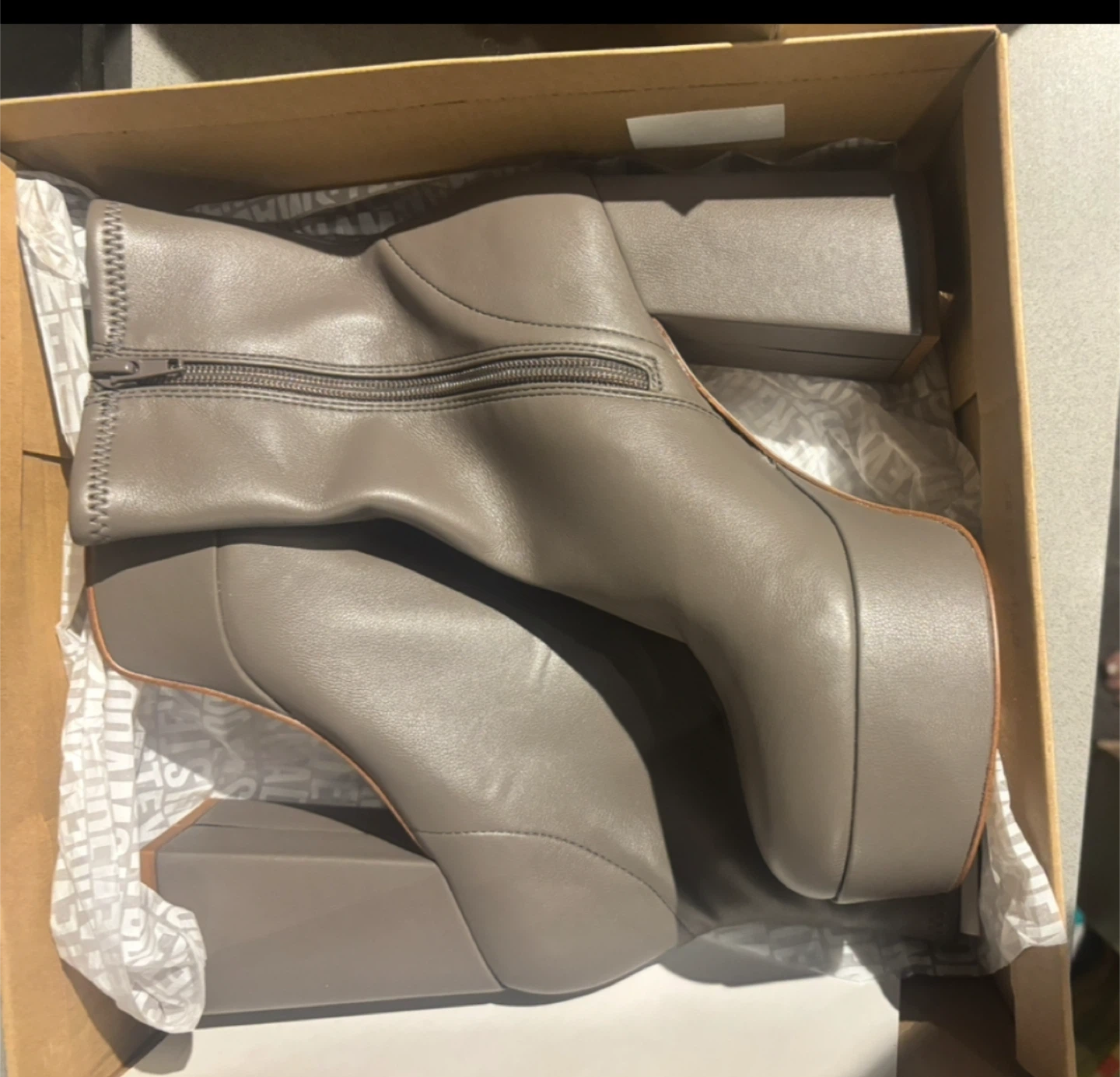 New Steve Madden Cobra Tan Leather Platform Boots - Size 10