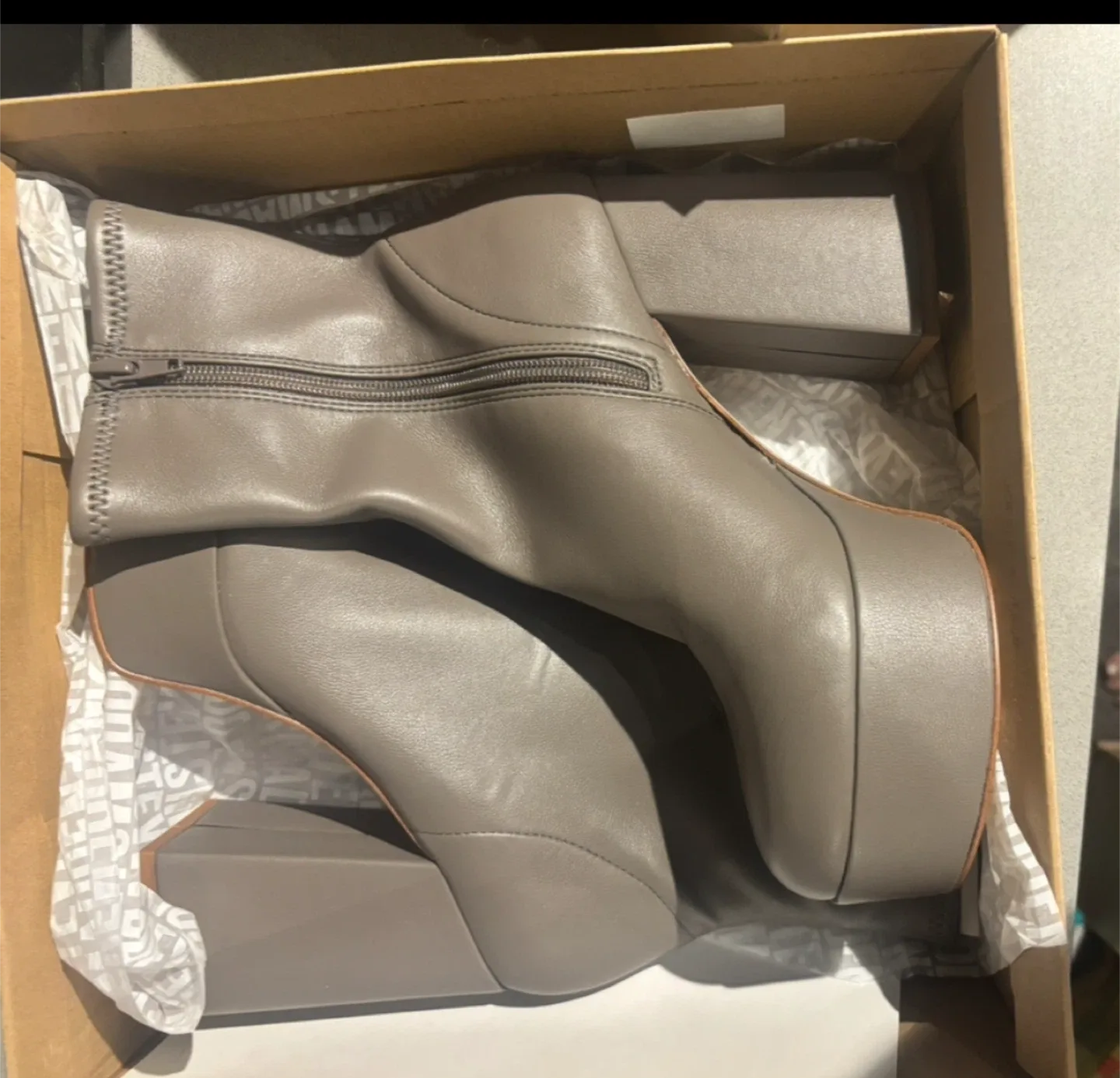 New Steve Madden Cobra Tan Leather Platform Boots - Size 10