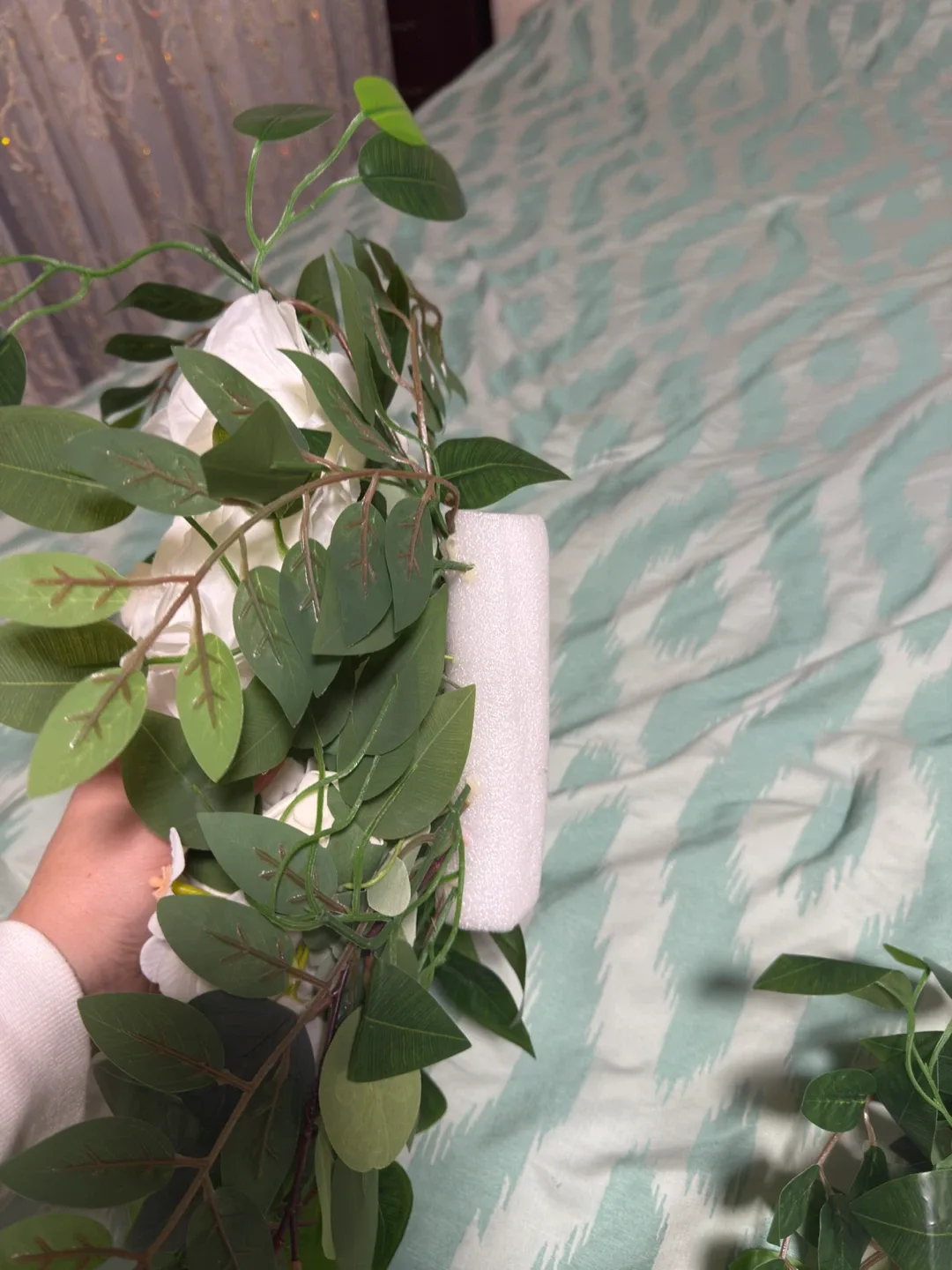 Artificial flowers for event decor image indicator(3)