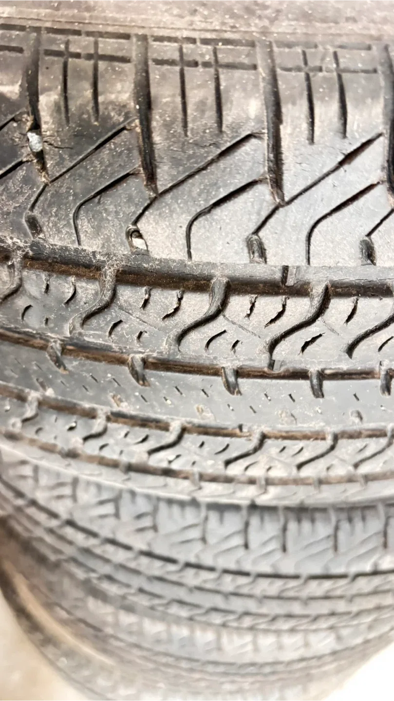 Tiger Paw P225/60R16 Tires - Set of 4 image indicator(2)