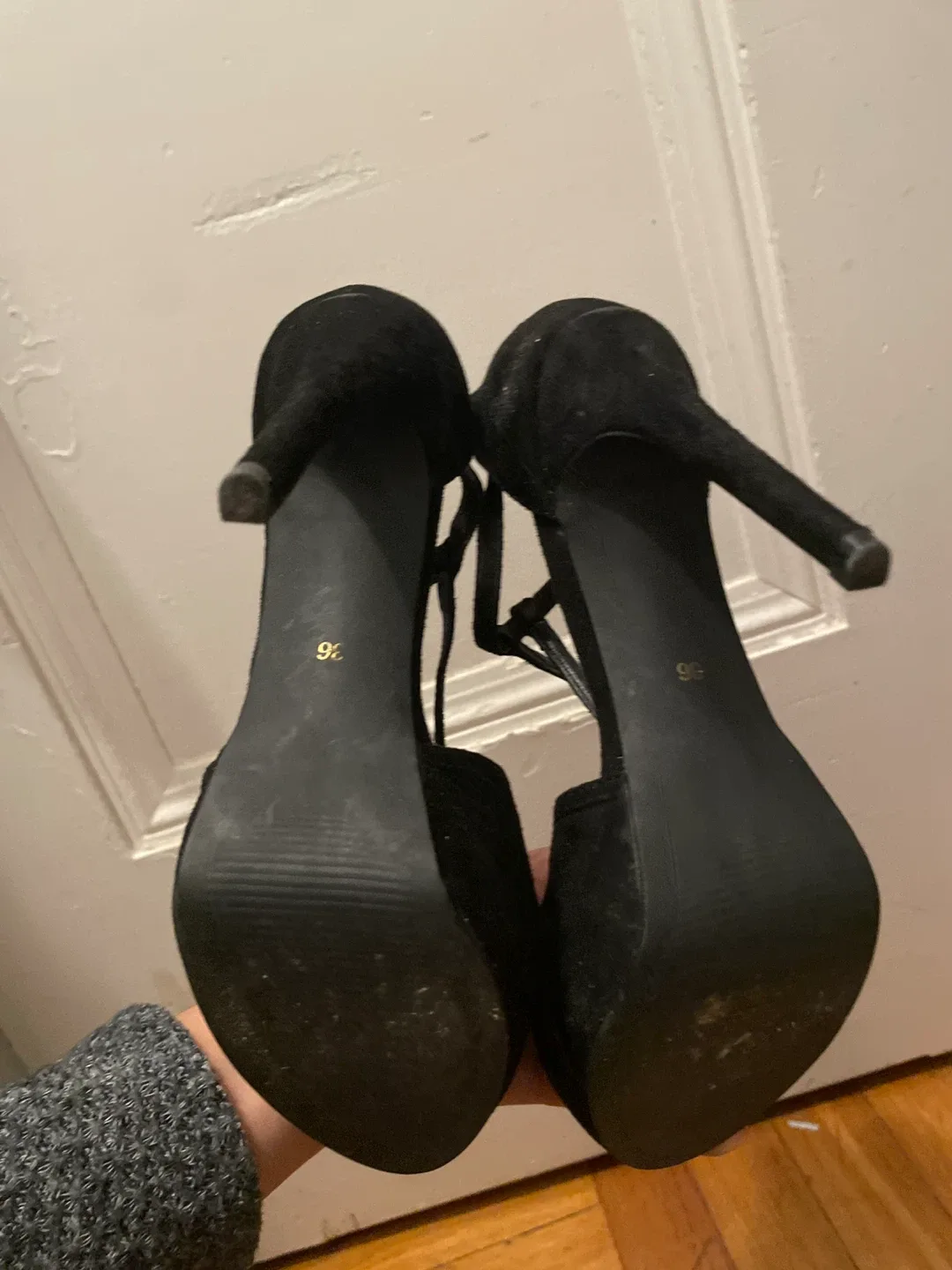 Black Heels Size 6 image indicator(2)