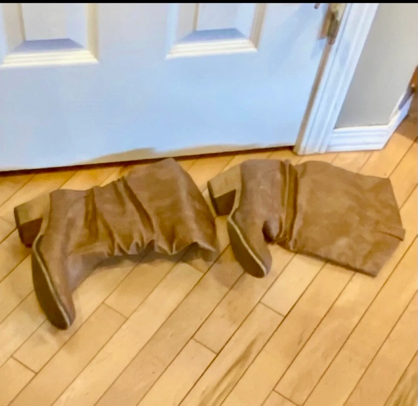 🥕 Brown Suede Boots