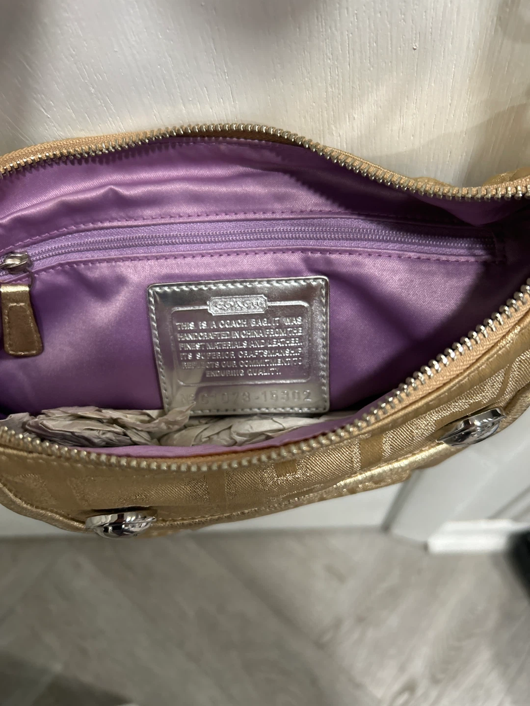 Brand New gold coach poppy small purse - photo 4