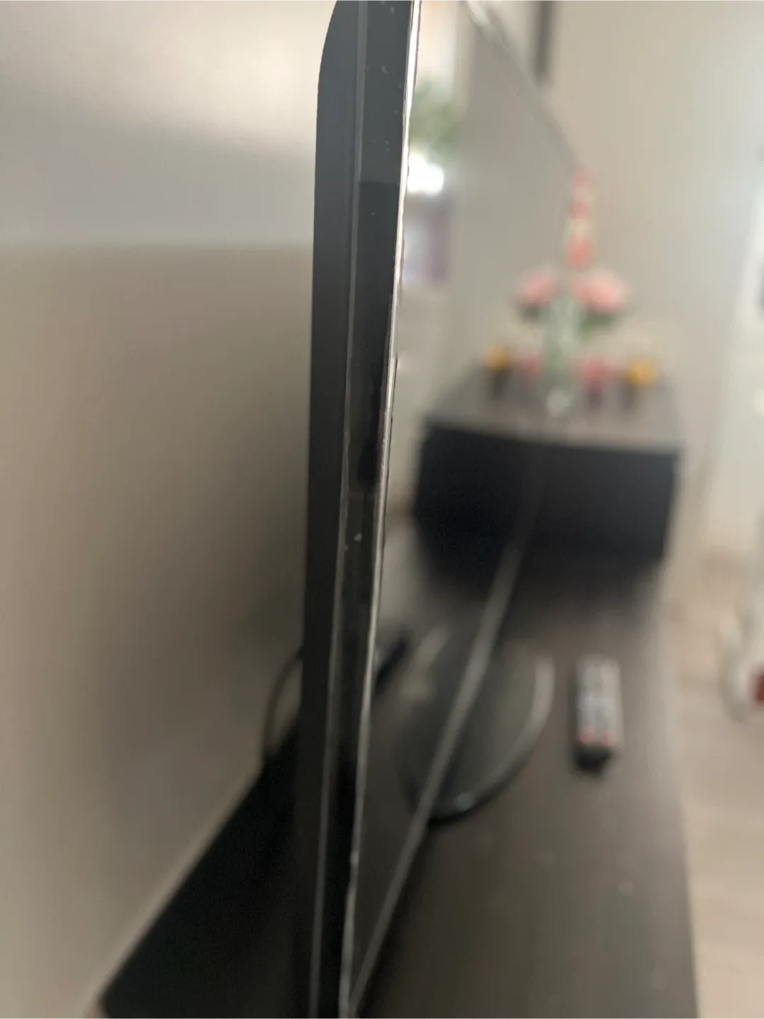 Samsung 50" Smart TV & free TV Stand,delivery available image indicator(2)