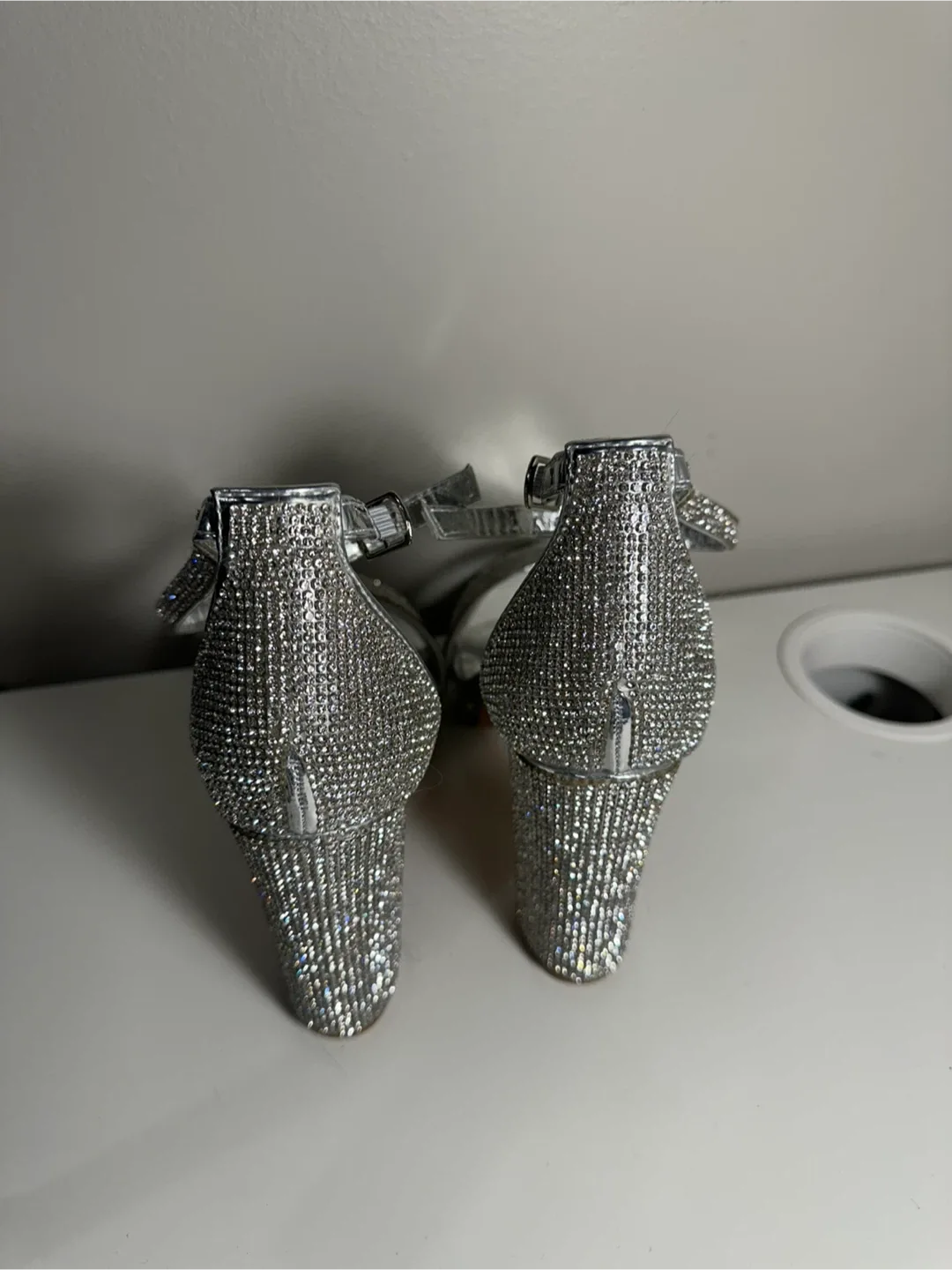 New Shu Land Silver Rhinestone Heels image indicator(3)