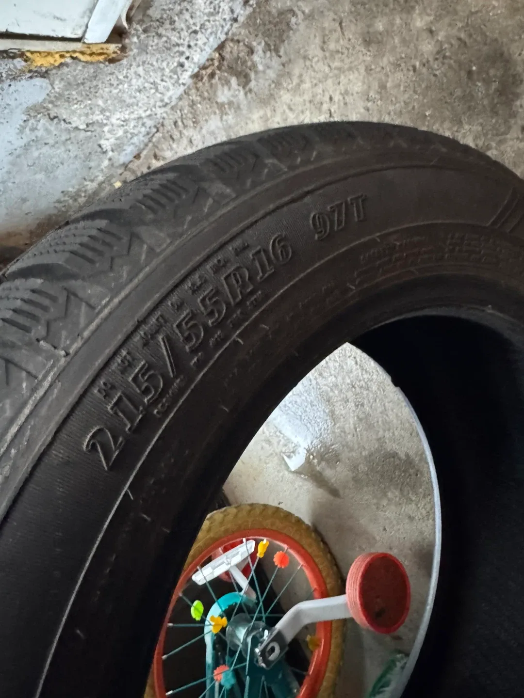 Goodyear WinterCommand Tire 215/55R16