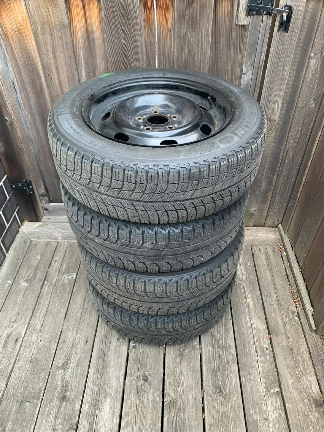 Michelin Winter Tires 205/60 R16 image indicator(2)