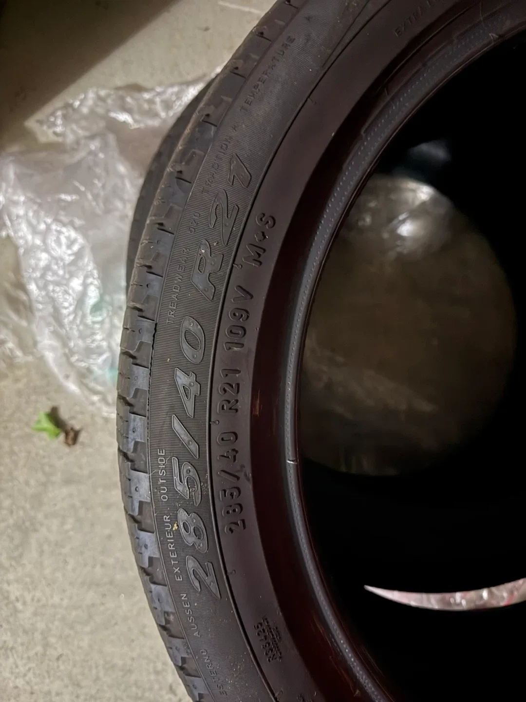 Pirelli All-Season Tires 285/40R21 & 315/35R21 – Good Condition image indicator(2)