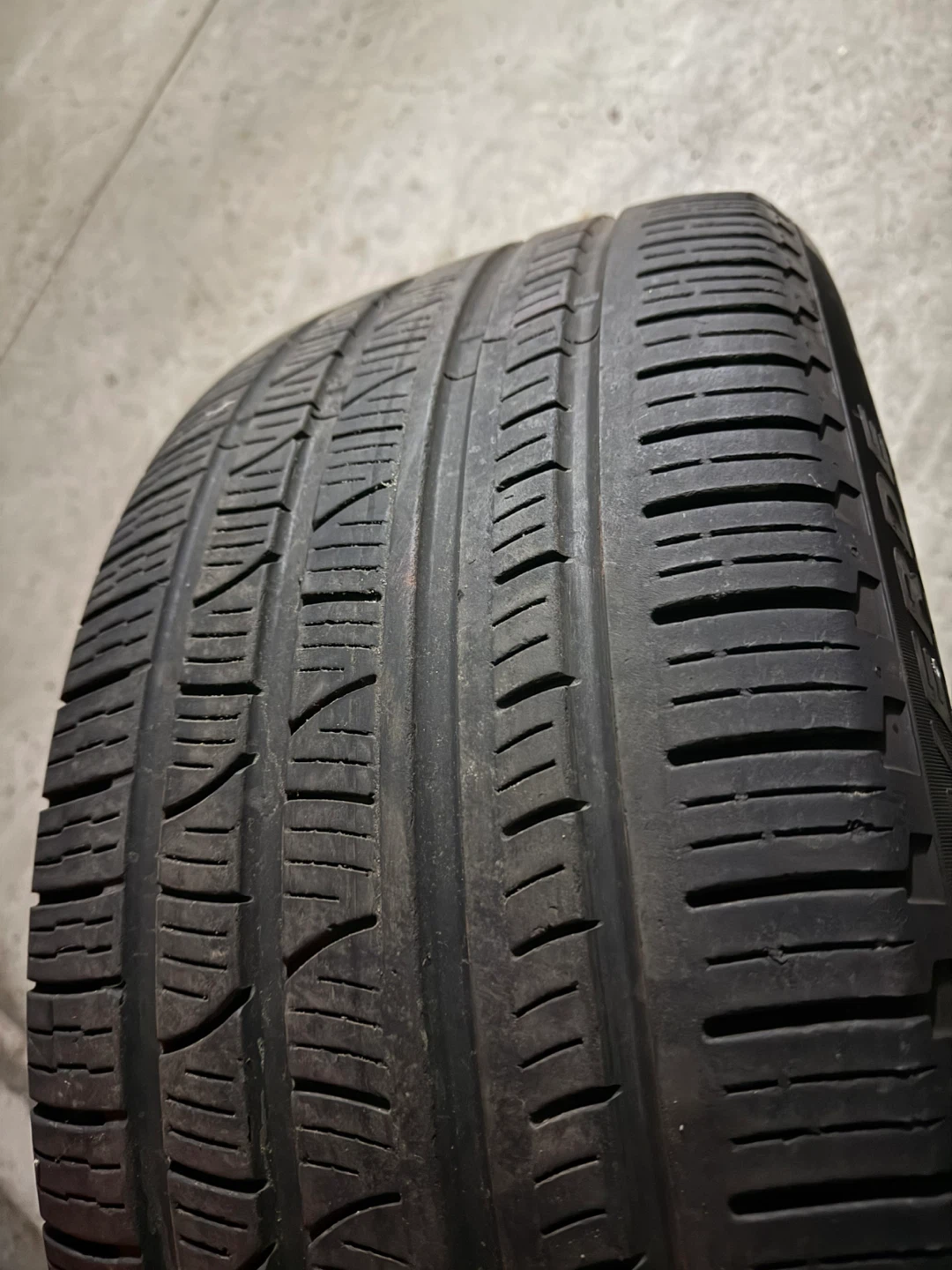 Pirelli Tires 315/35R21 , Only 25,000 km - photo 3