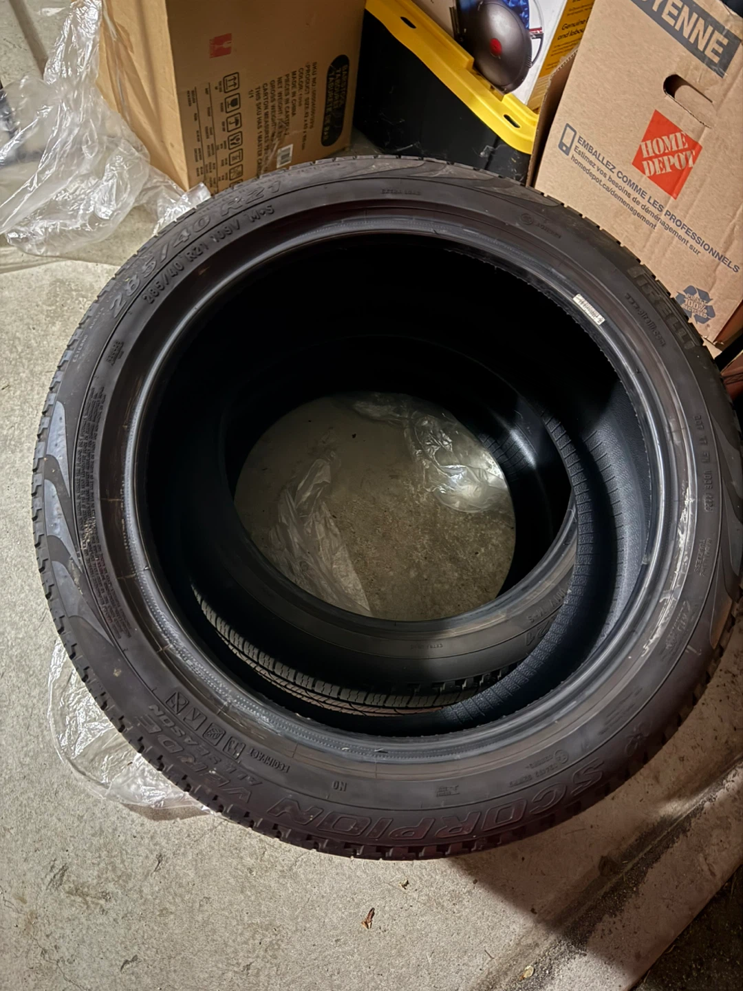 Pirelli Tires 315/35R21 , Only 25,000 km