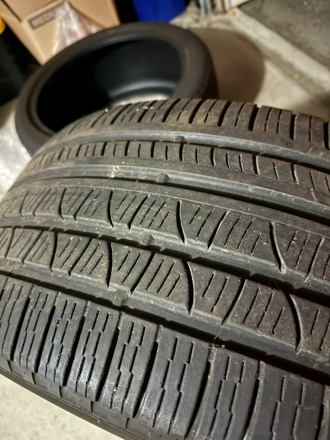 Pirelli All-Season Tires 285/40R21 & 315/35R21 – Good Condition image indicator(8)