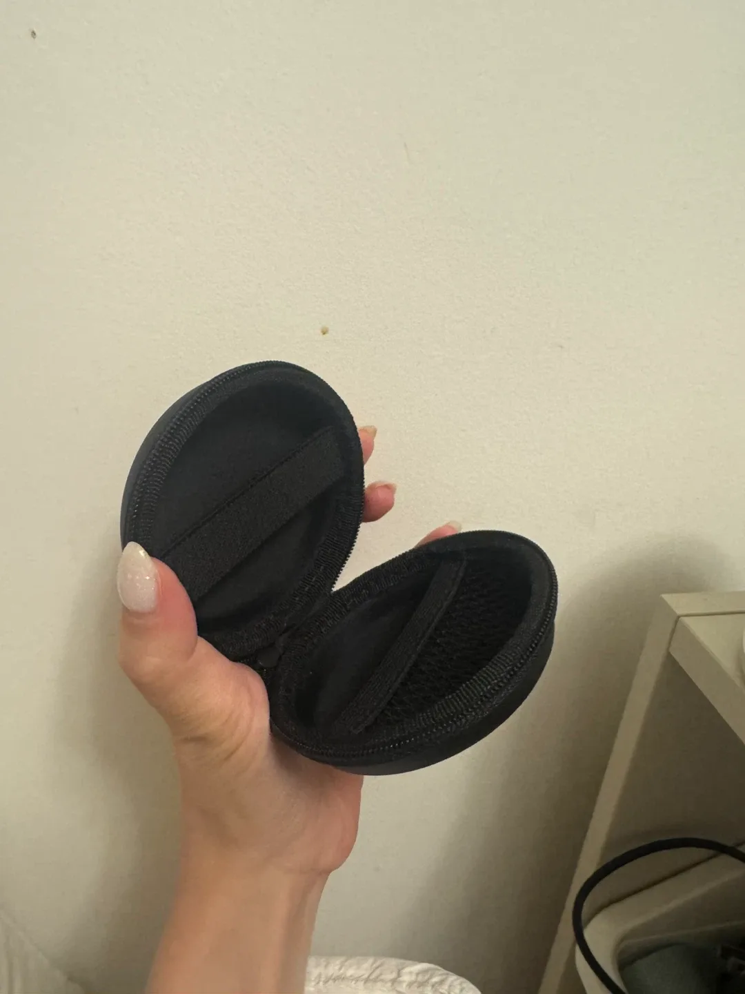 Case for Earphones - Black image indicator(3)