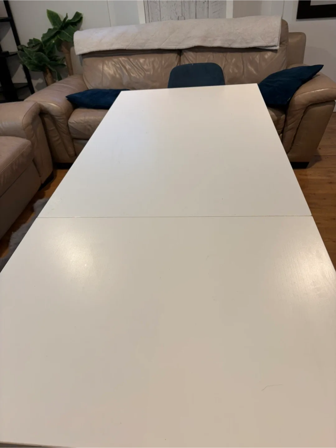 White Extendable Dining Table image indicator(3)