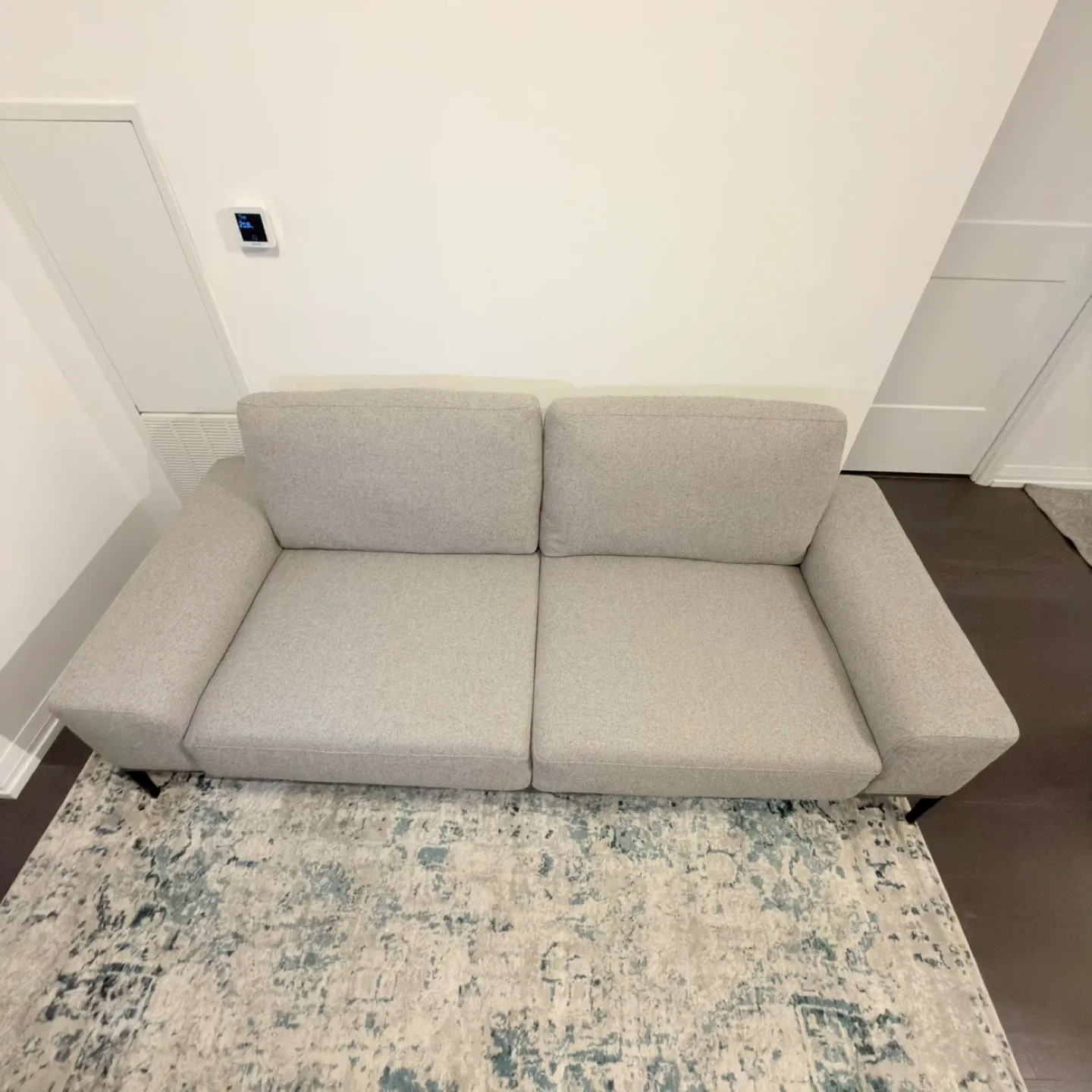 Preston Sofa image indicator(4)