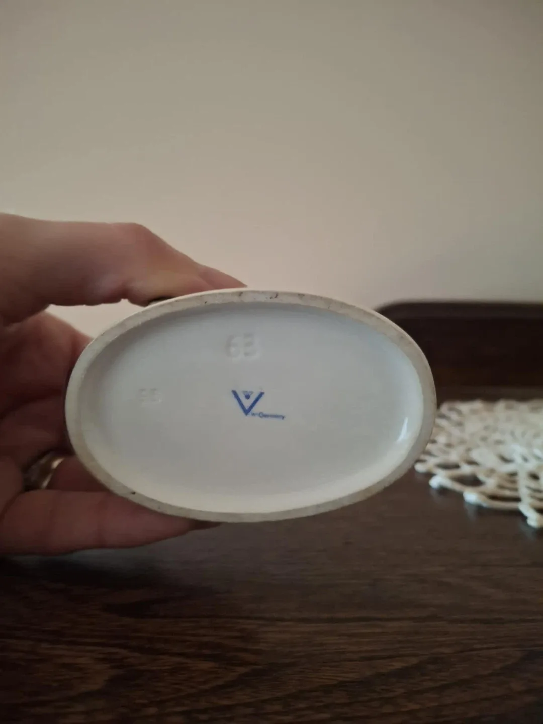 Vintage Hummel Figurine "Little Fiddler" image indicator(2)