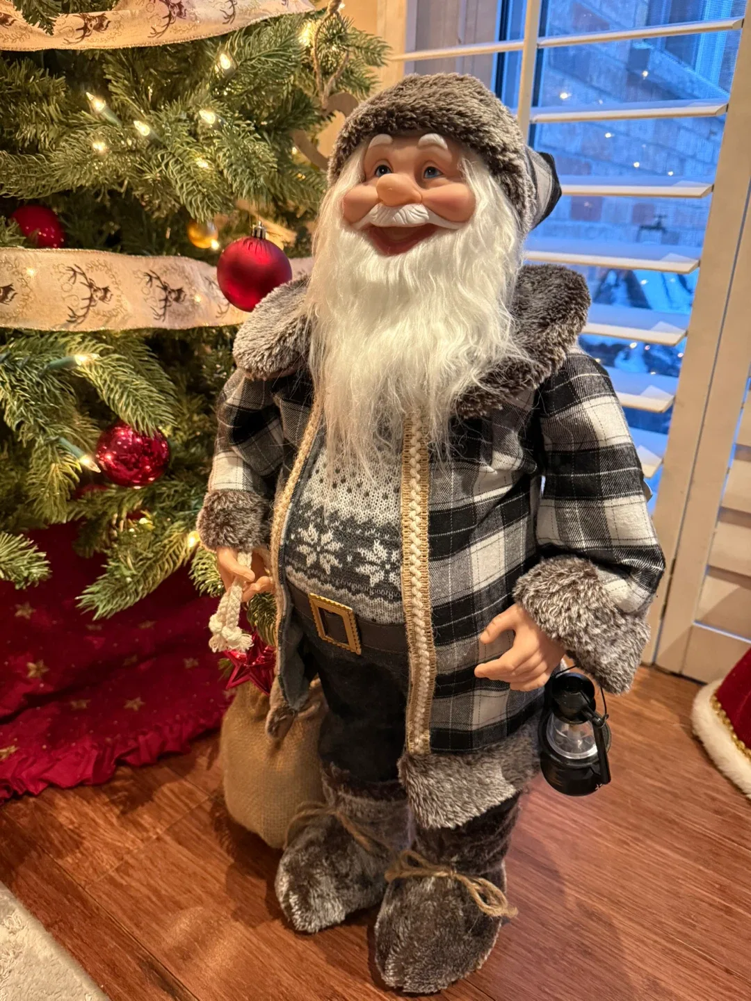 Brand New Santa Claus Figurine image indicator(3)