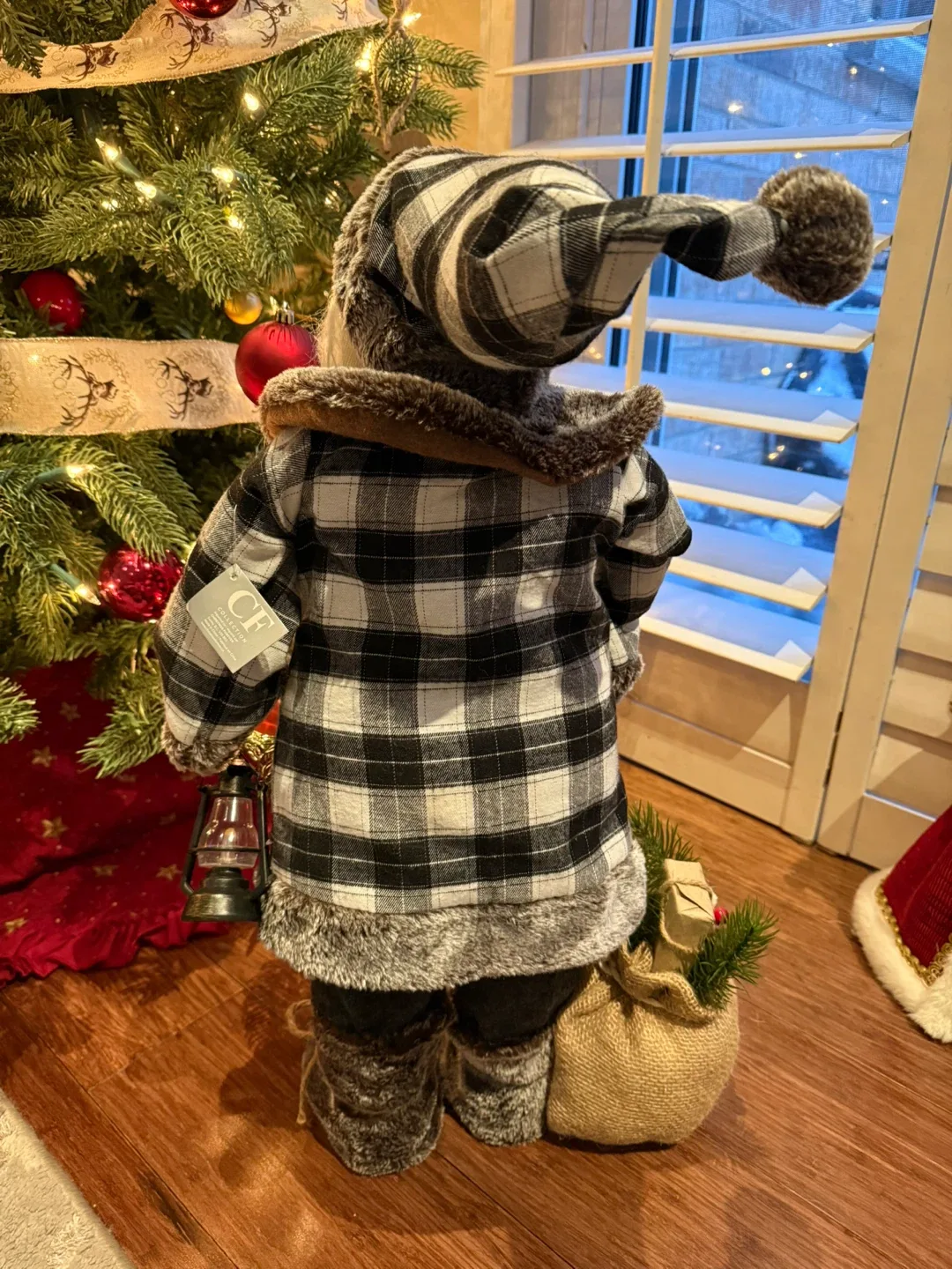 Brand New Santa Claus Figurine image indicator(5)