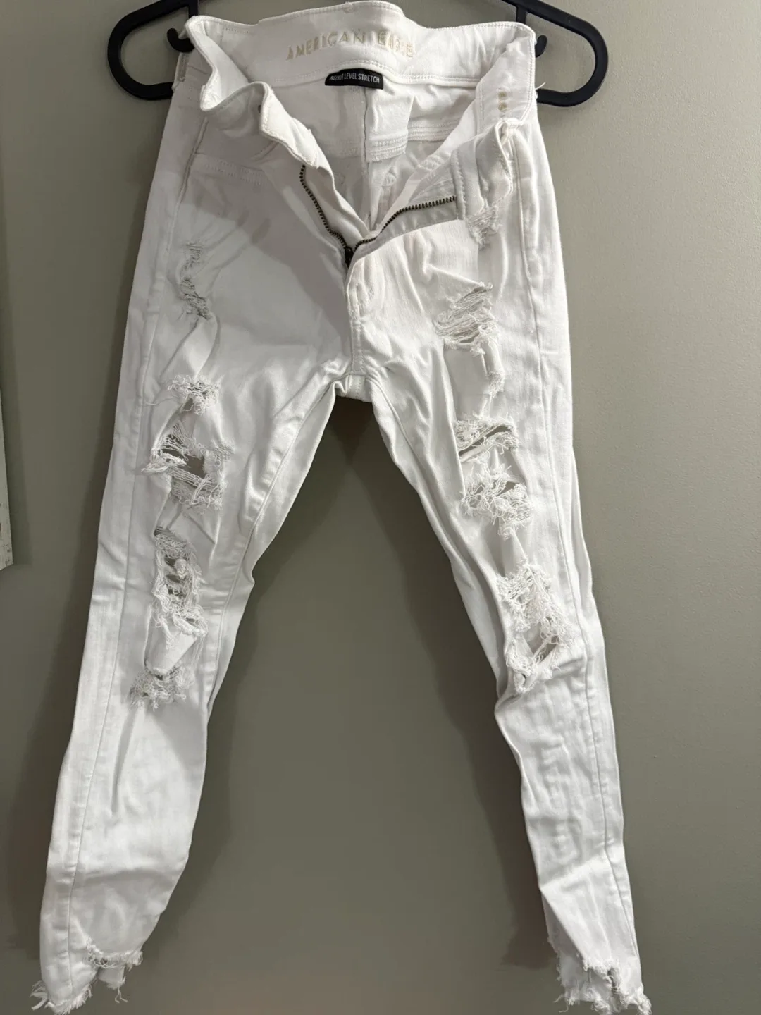 American Eagle White Ripped Jeans thumbnail