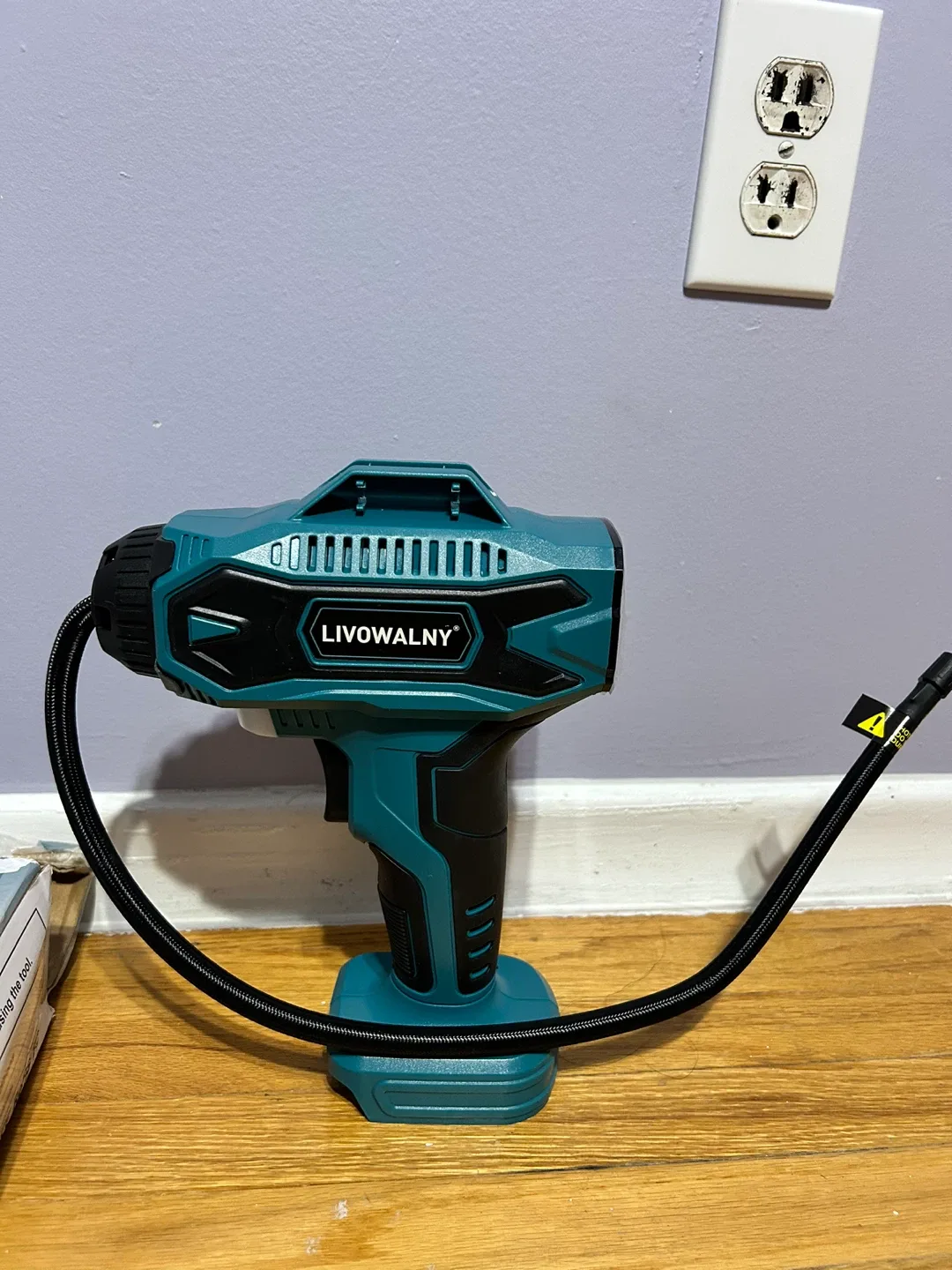 LIVOWALNY 18V Cordless Tire Inflator - image indicator(3)