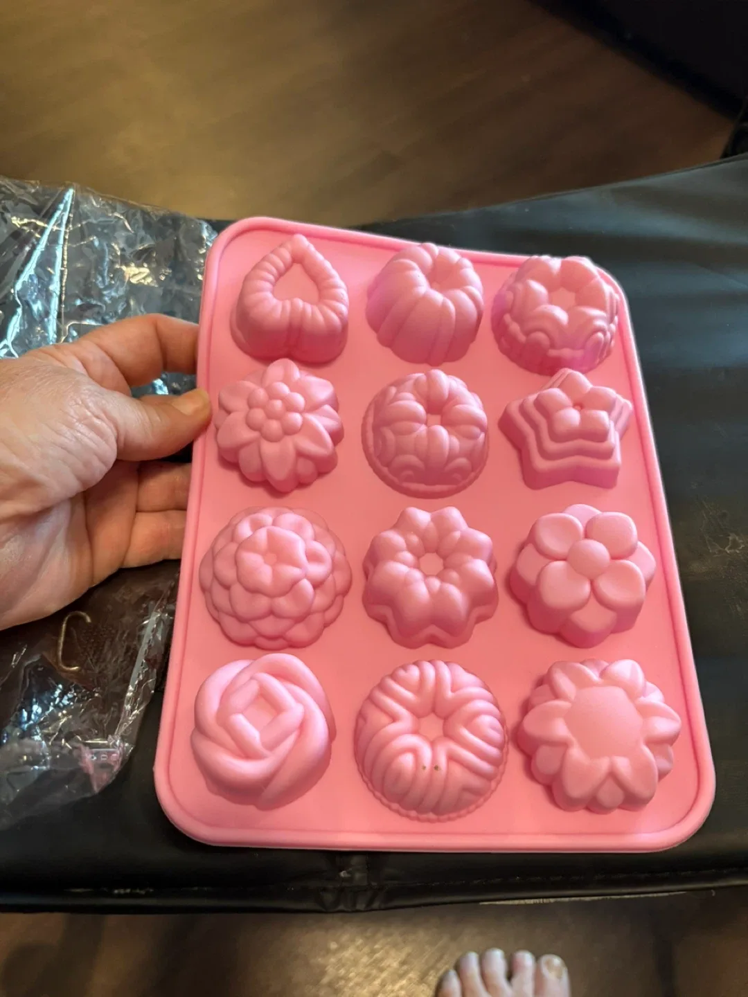 Jxriigery 12-Grid Silicone Baking Mold - NEW image indicator(2)