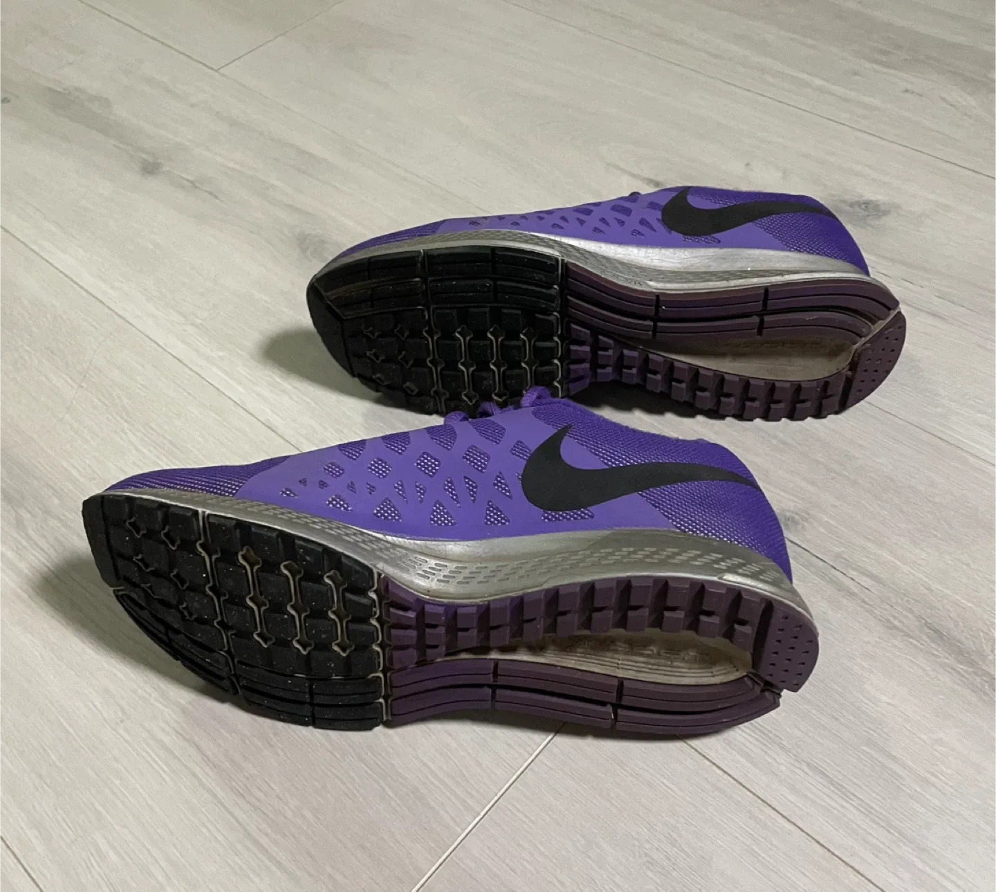 Nike Air Zoom Pegasus size 8 Purple Running Shoes image indicator(2)