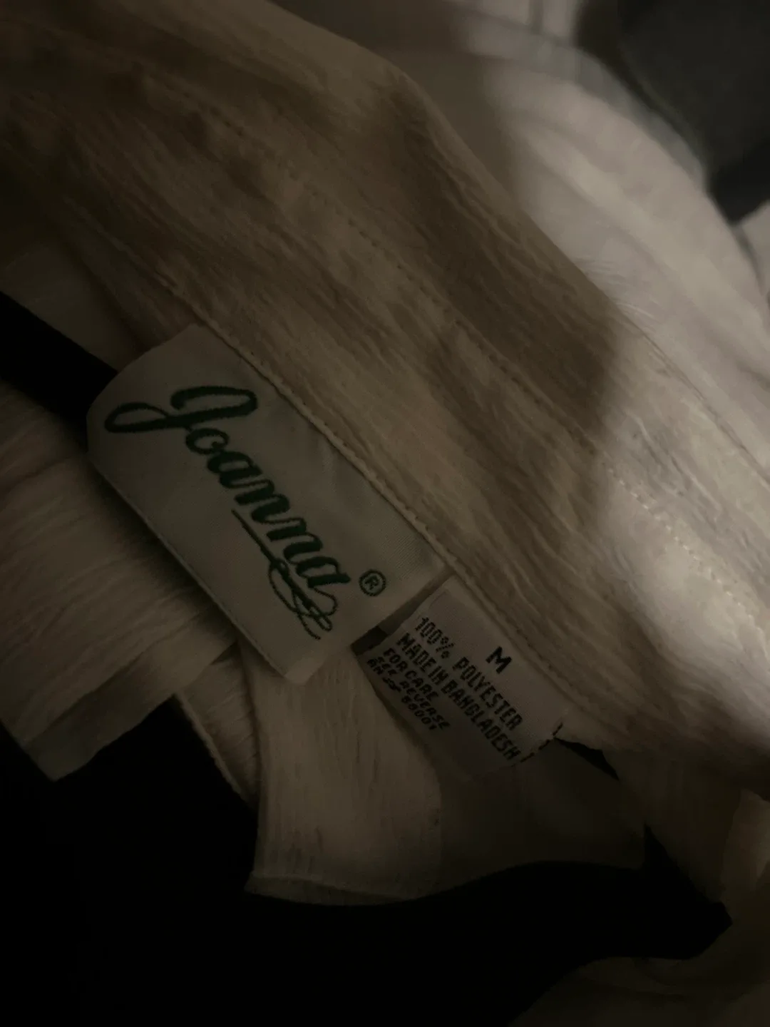 🥕Joanna White Button-Up Shirt - Size M image indicator(2)