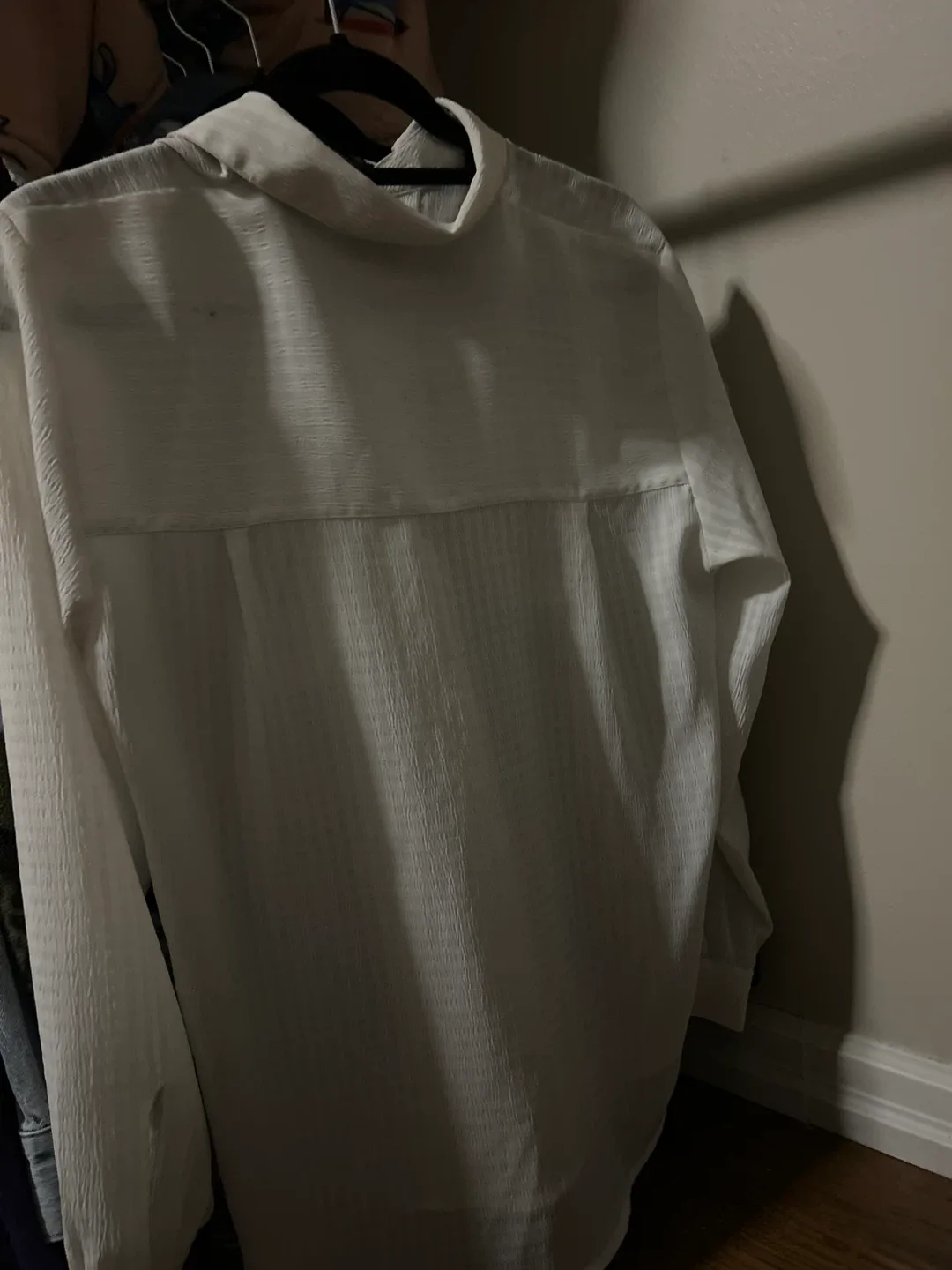 🥕Joanna White Button-Up Shirt - Size M image indicator(3)