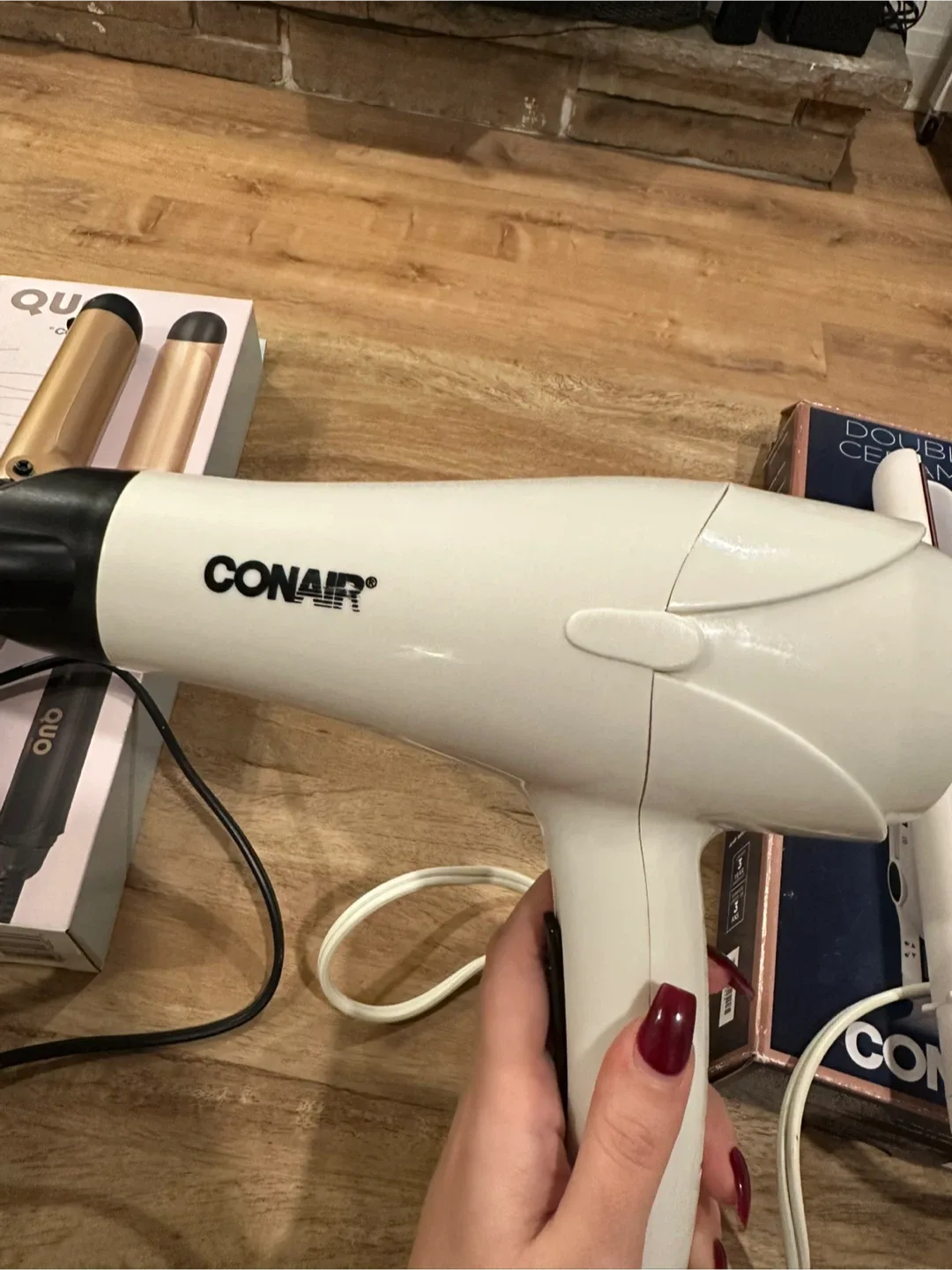 QUO Beauty 1 1/4" Curling Iron image indicator(8)