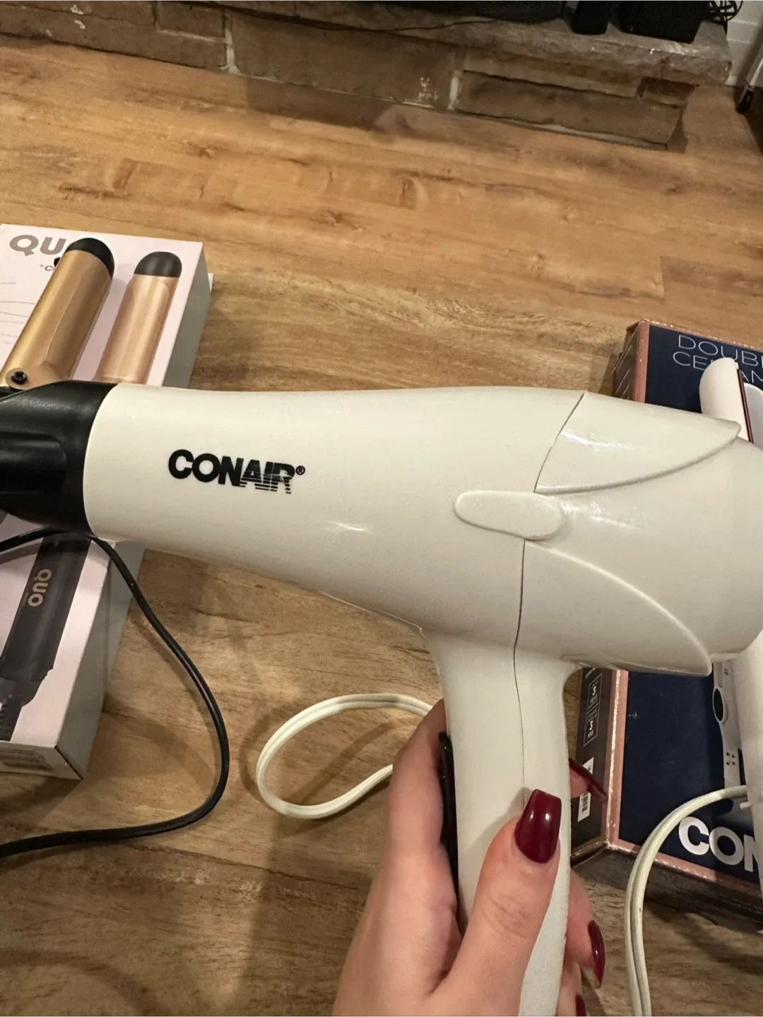 QUO Beauty 1 1/4" Curling Iron image indicator(10)