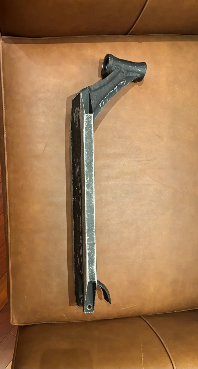 Ethic Erawan V2 Scooter Deck - Black image indicator(3)