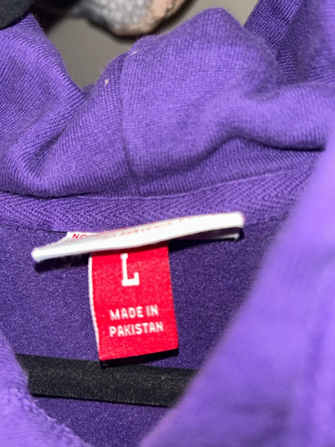 Mitchell & Ness Raptors Hoodie - Size L image indicator(3)