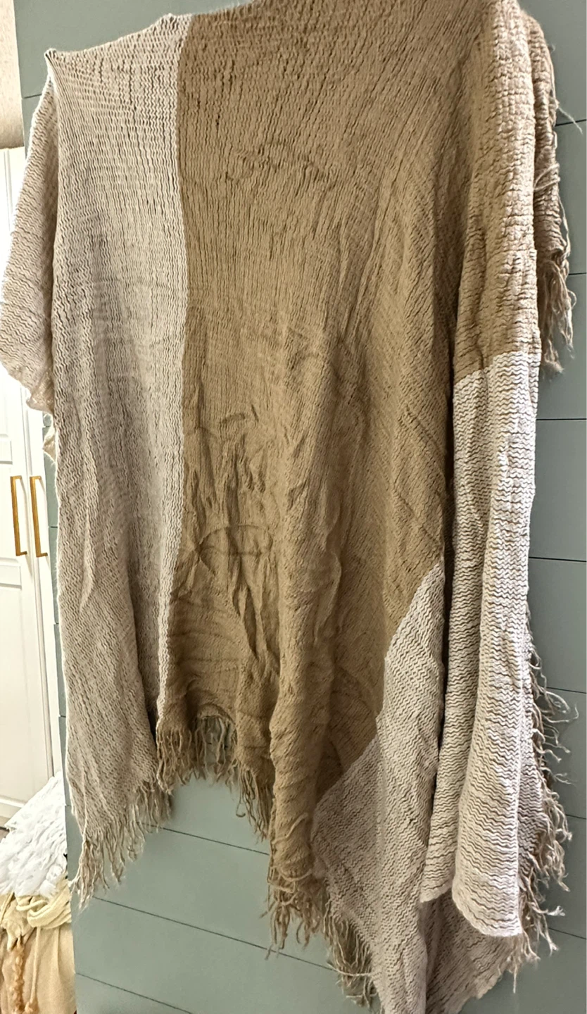 Beige scarf with Fringes - photo 2
