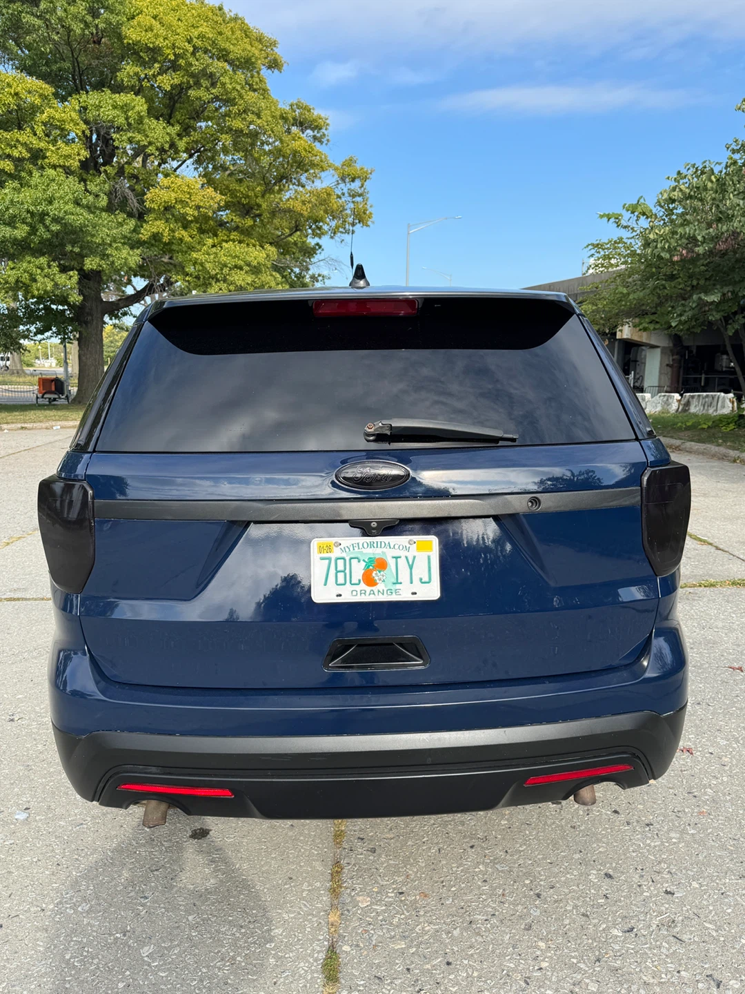 Ford Explorer - Blue SUV